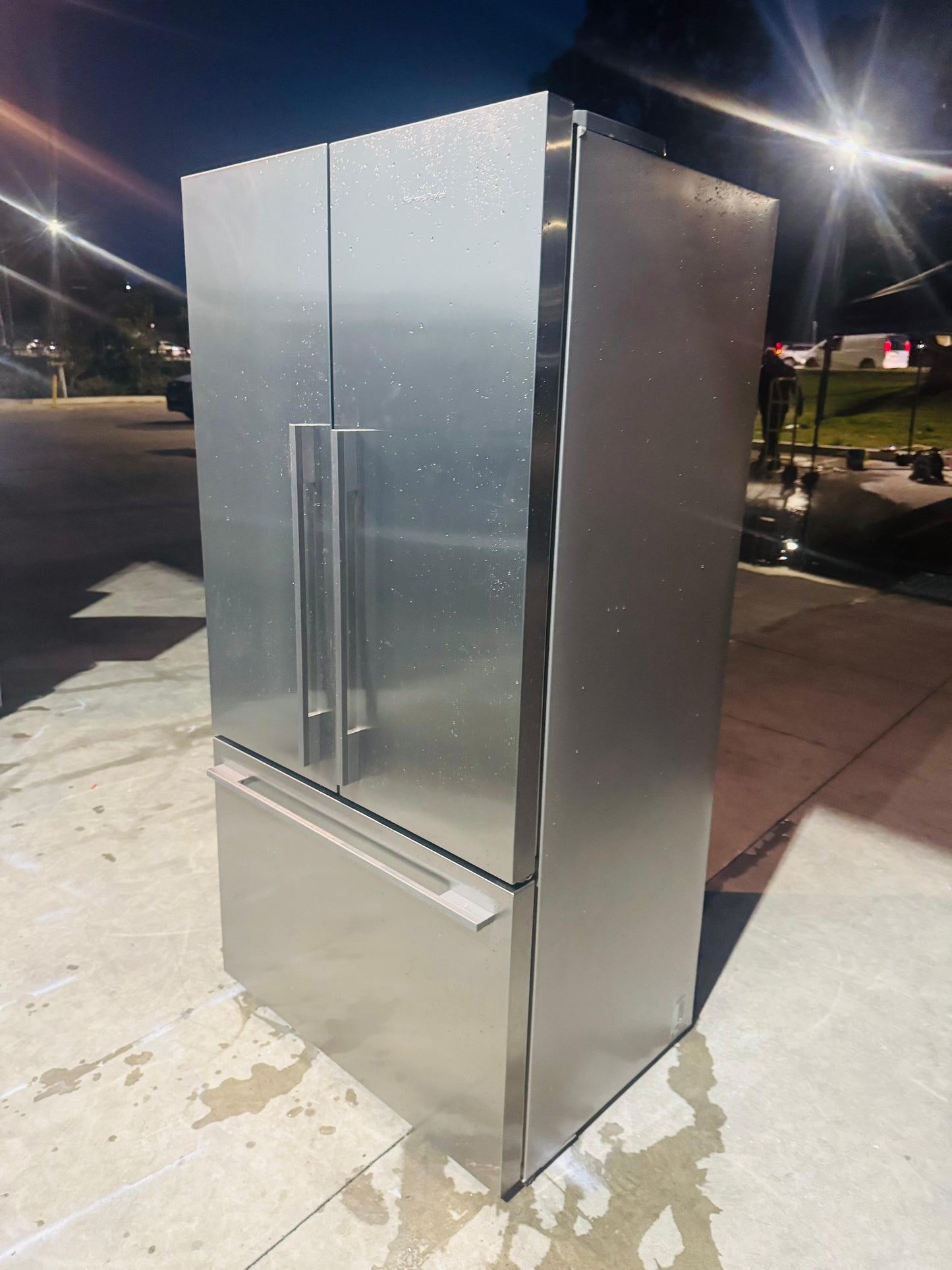 FISHER AND PAYKEL 614 LITRES FRENCH DOOR FRIDGE FREEZER