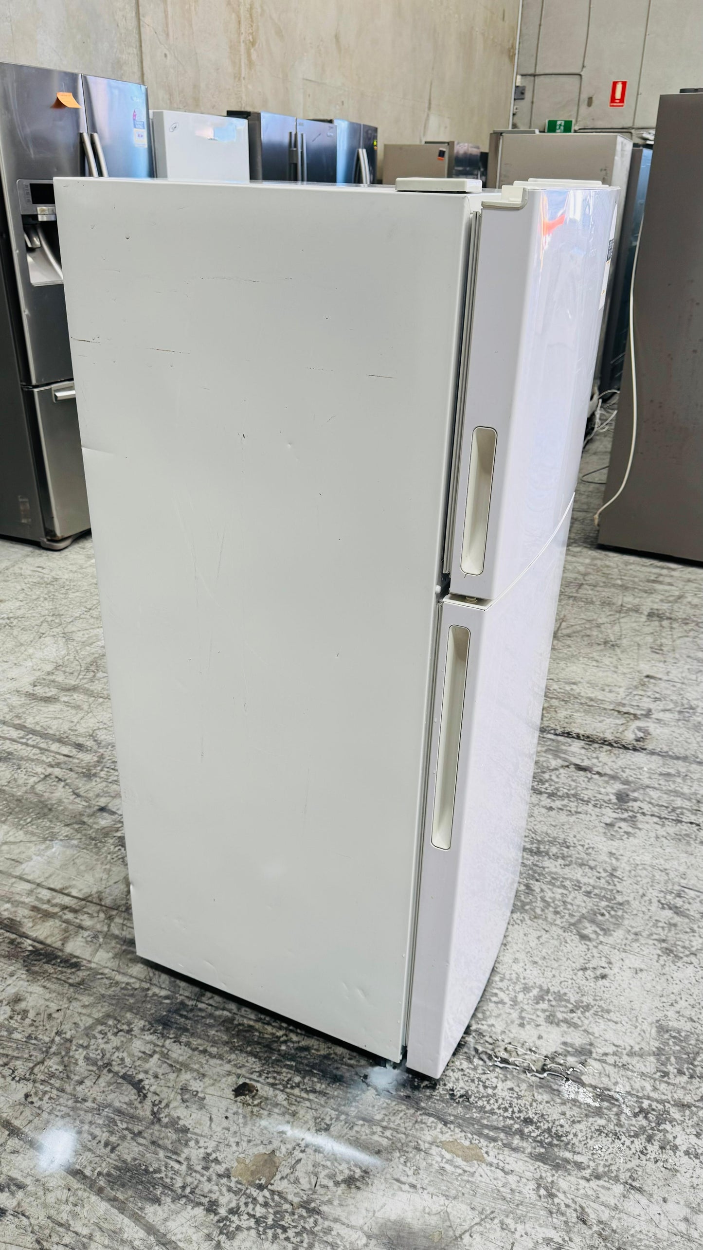 HAIER 224 LITRES FRIDGE FREEZER