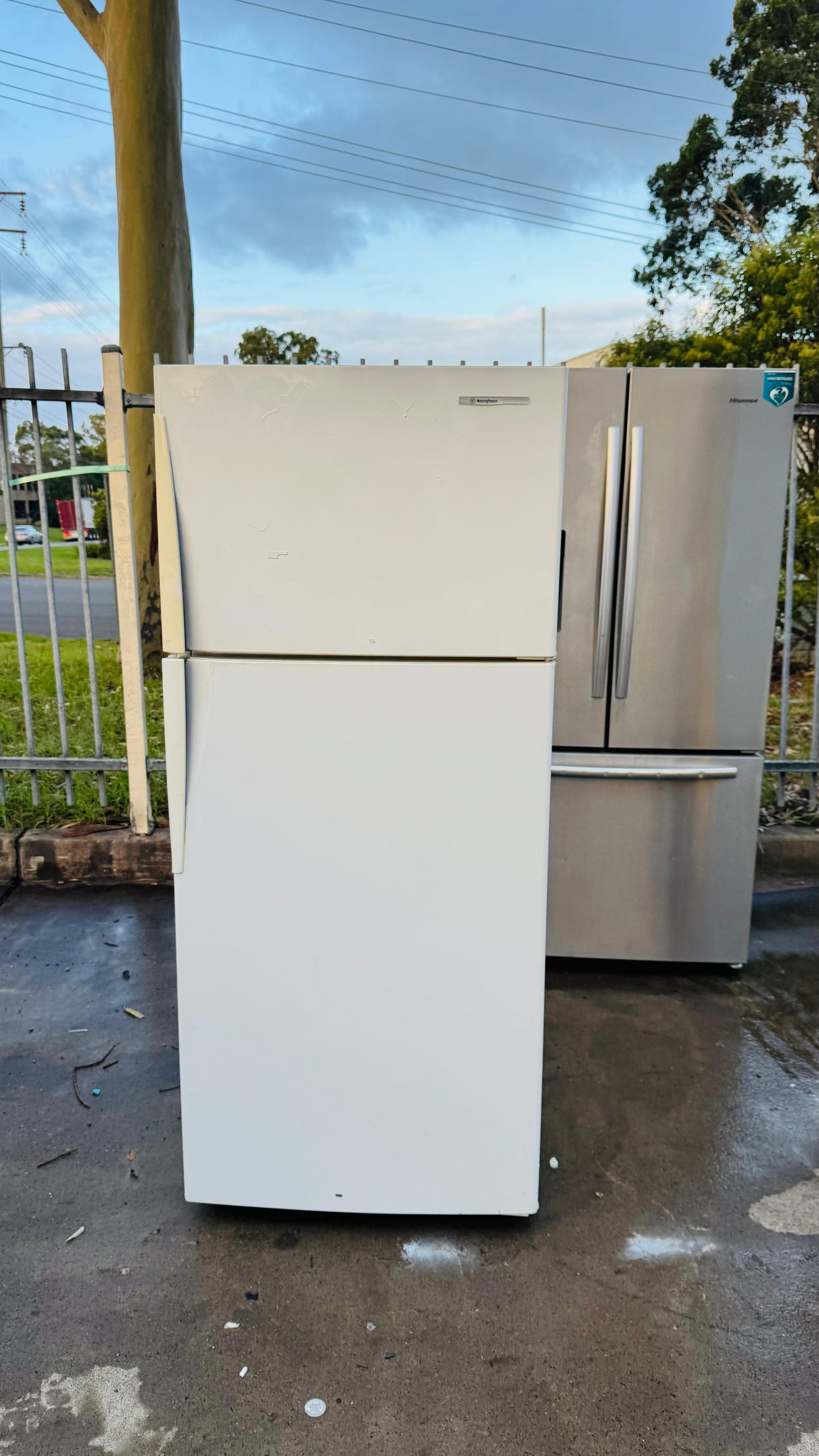 WESTINGHOUSE 416 LITRES FRIDGE FREEZER