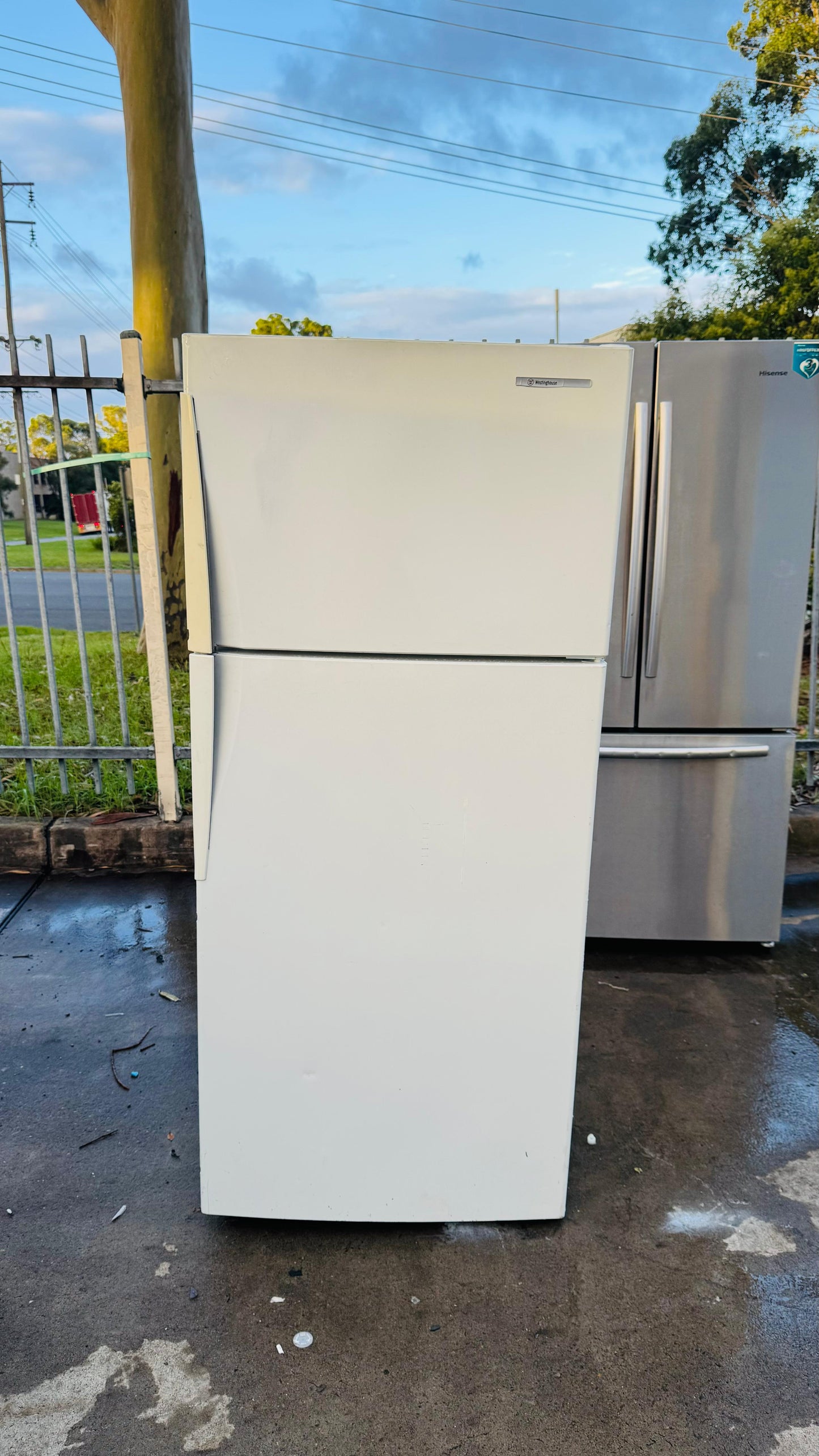 WESTINGHOUSE 416 LITRES FRIDGE FREEZER