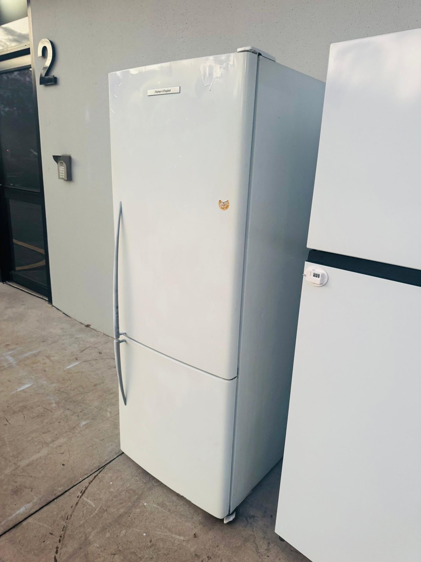 FISHER AND PAYKEL 403 LITRES FRIDGE FREEZER