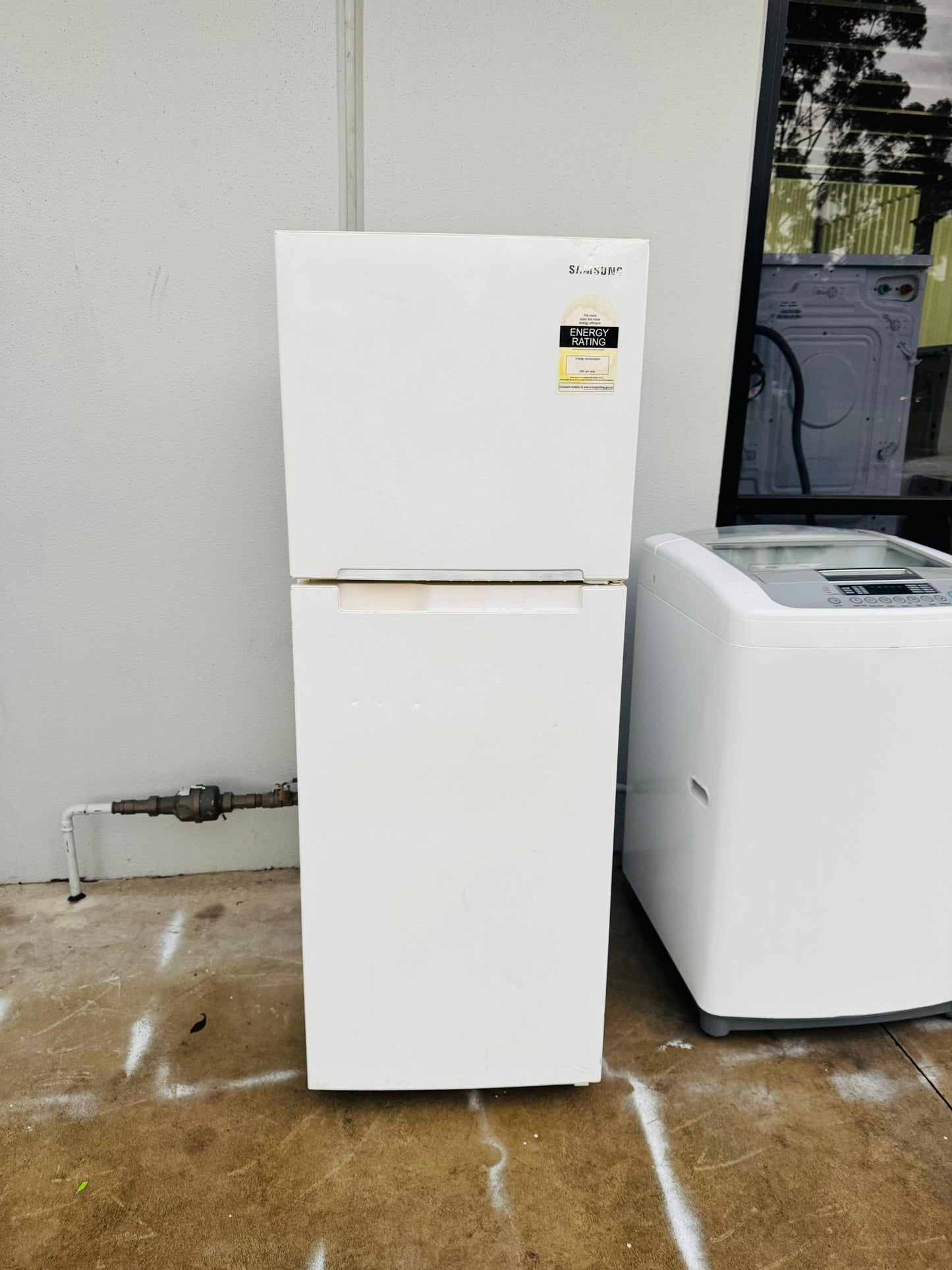 SAMSUNG 255 LITRES FRIDGE FREEZER