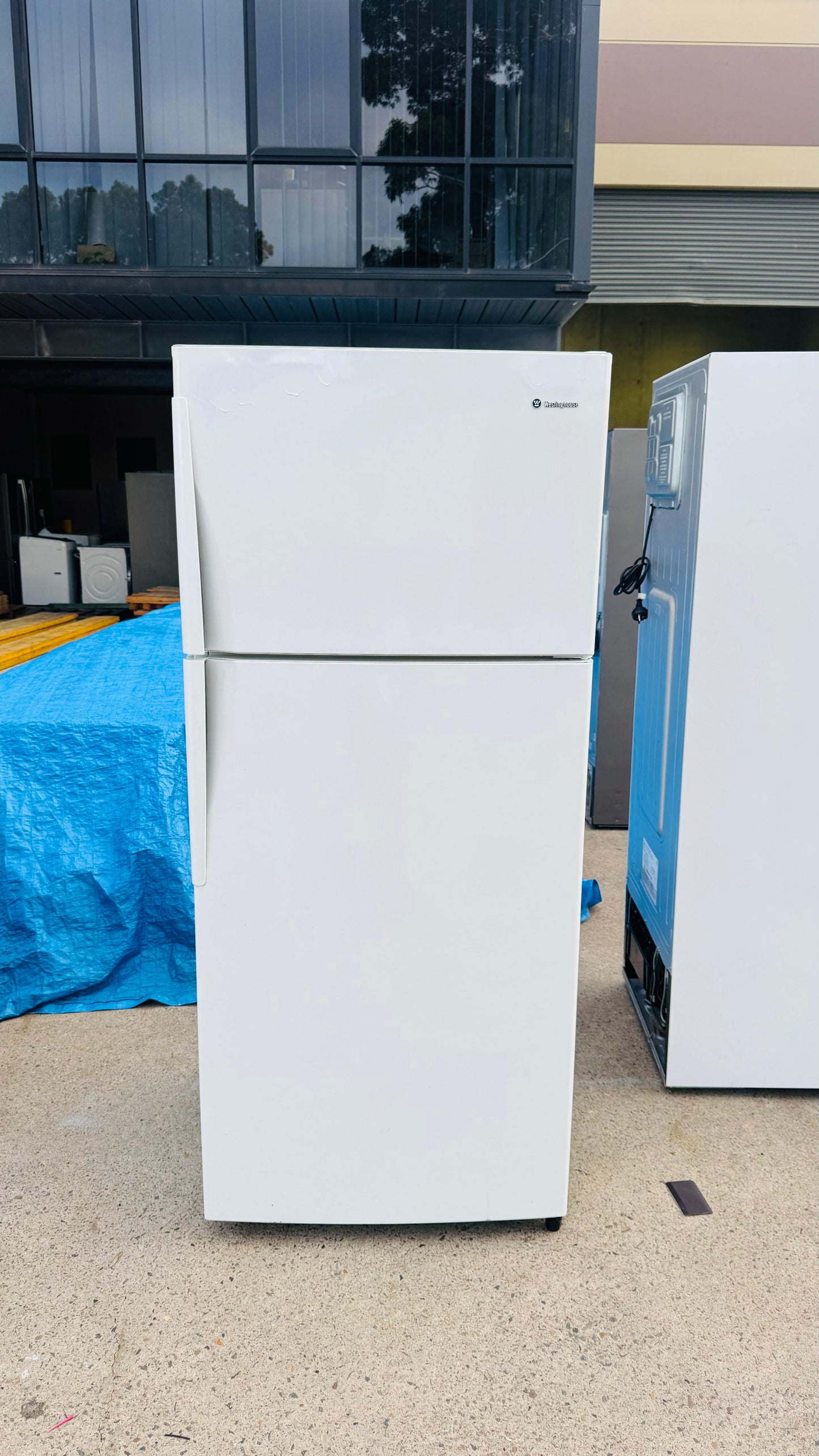 WESTINGHOUSE 420 LITRES FRIDGE FREEZER