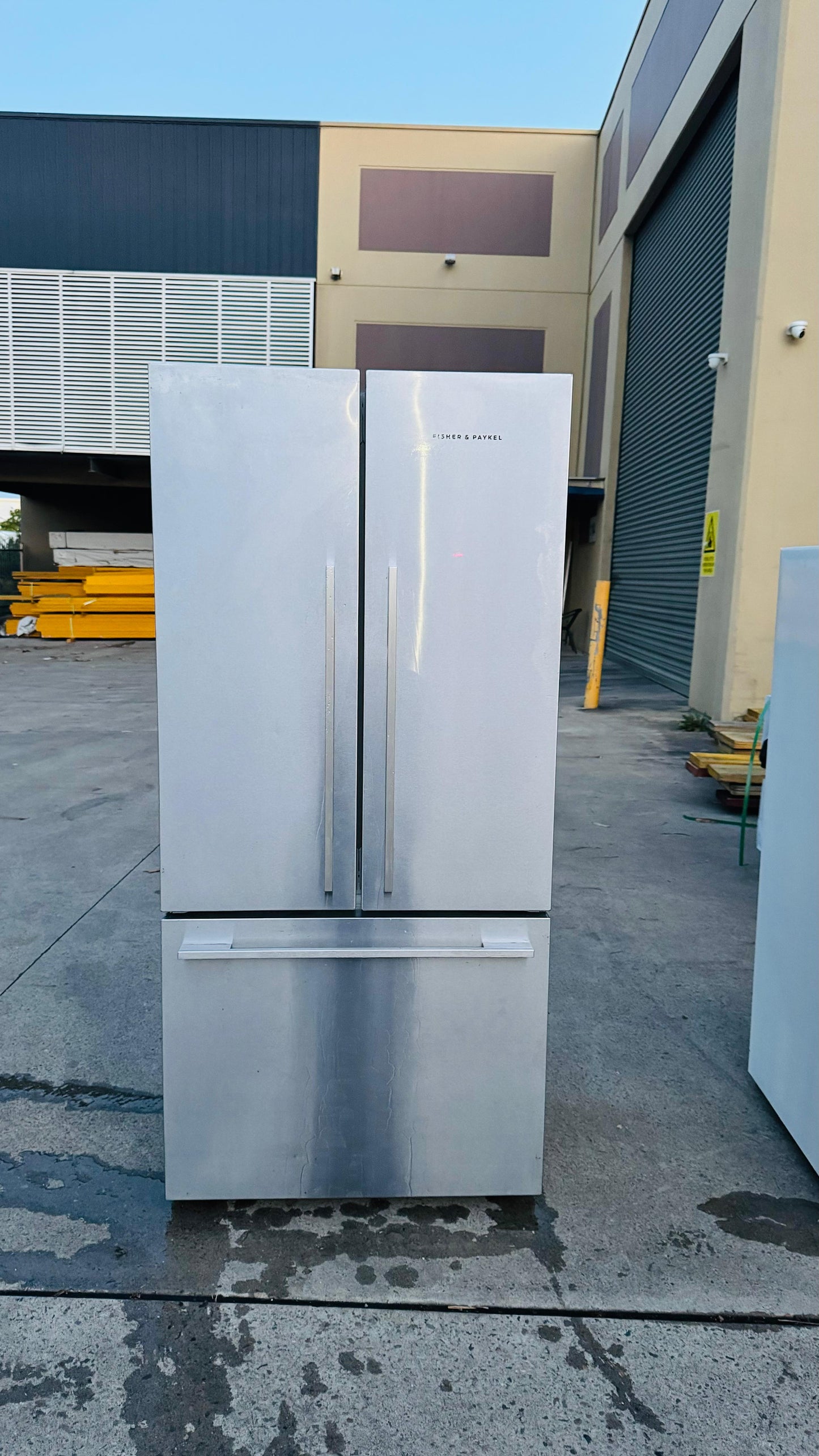 FISHER AND PAYKEL 519 LITRES FRENCH DOOR FRIDGE FREEZER