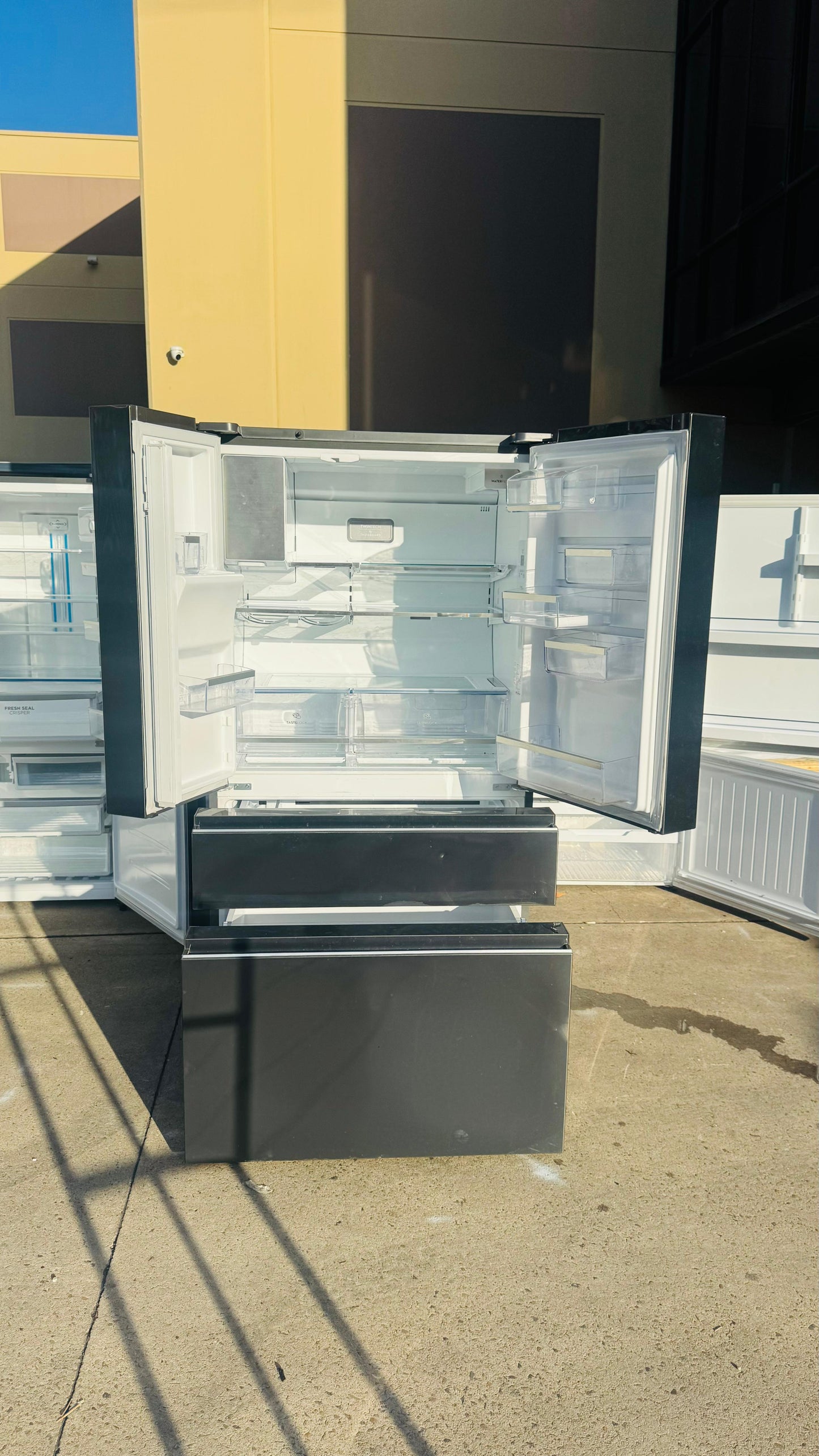 ELECTROLUX FRENCH DOOR 681 LITRES FRIDGE FREEZER