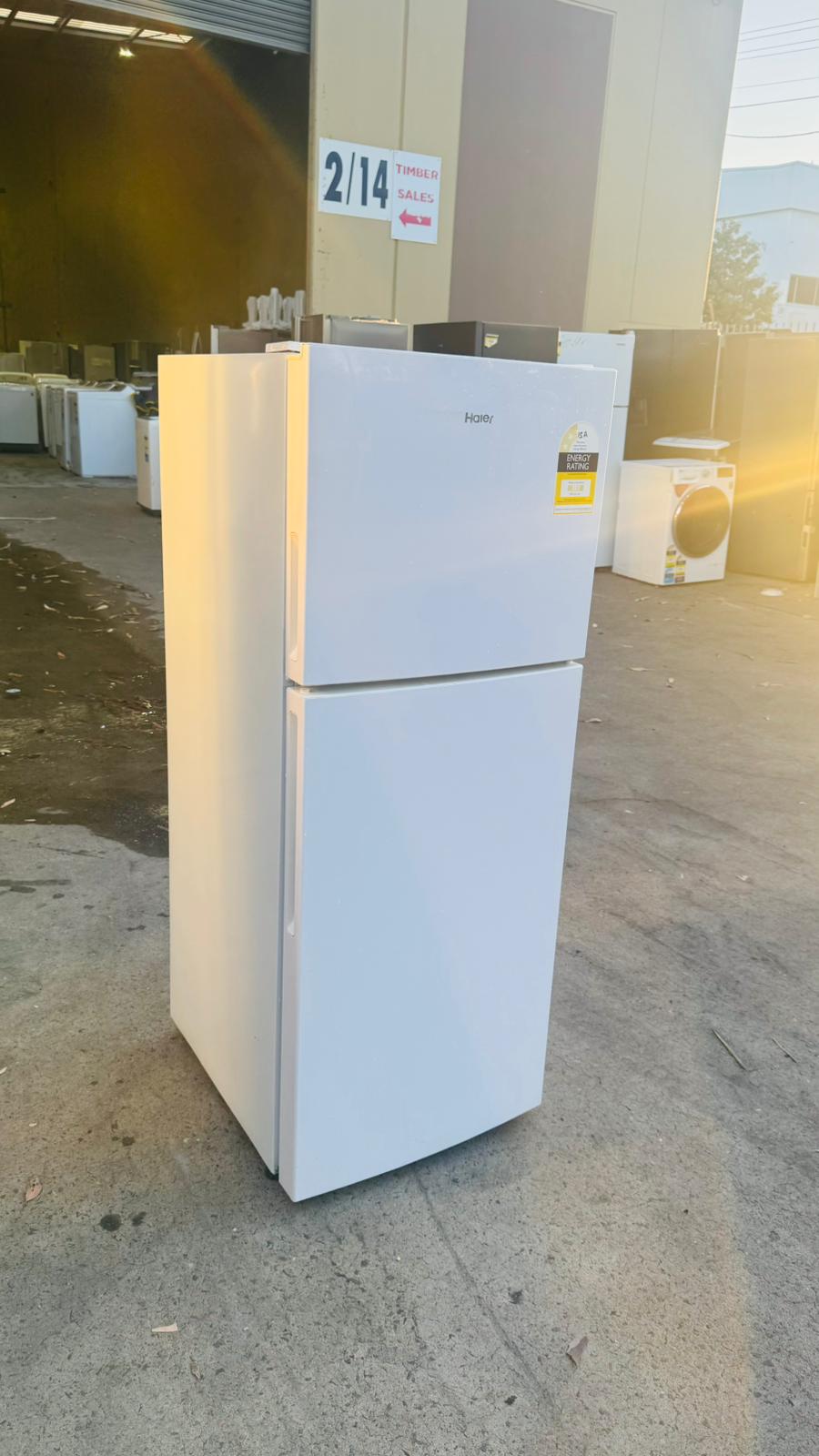 HAIER 222 LITRES FRIDGE FREEZER