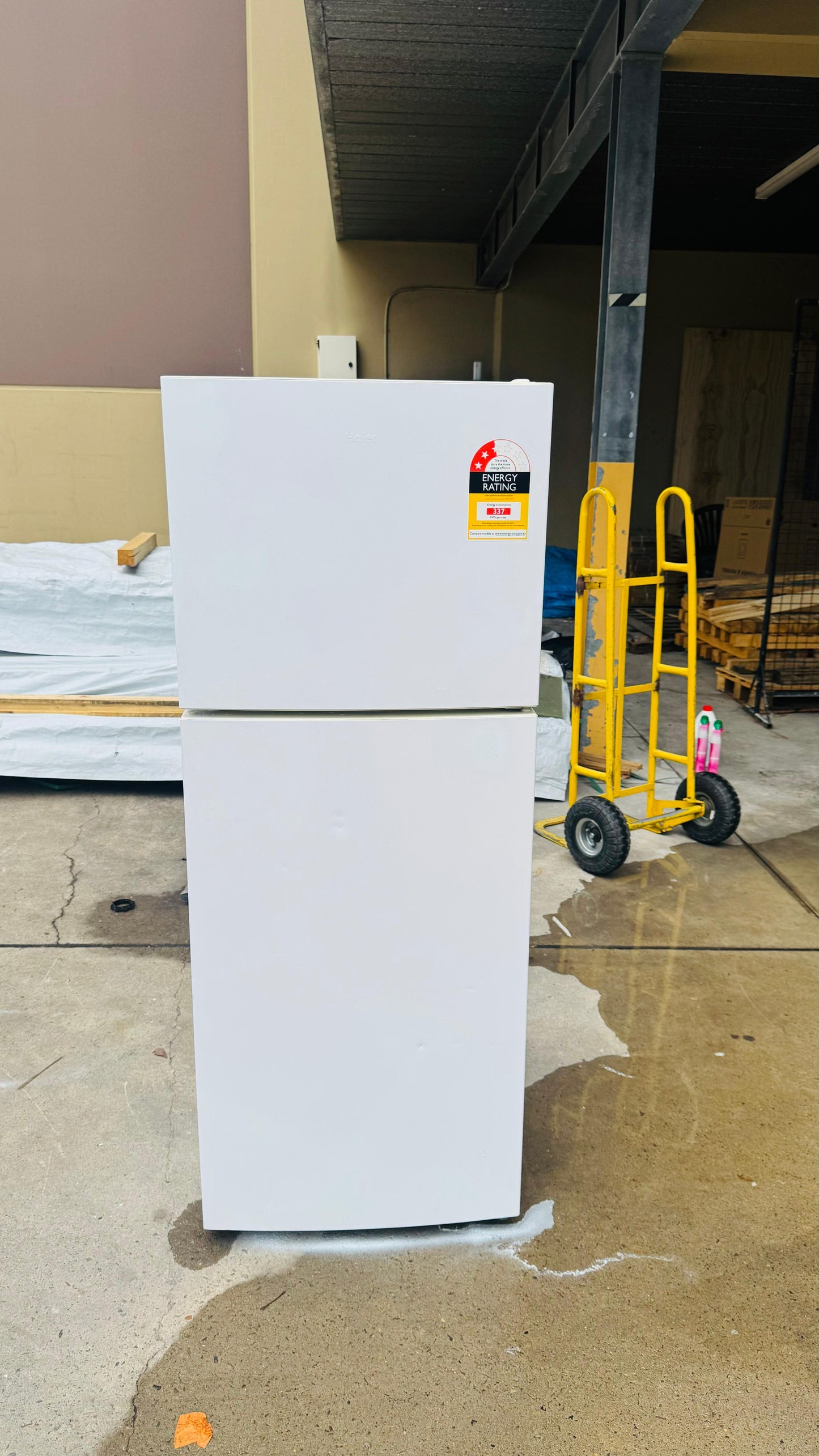 HAIER 224 LITRES FRIDGE FREEZER
