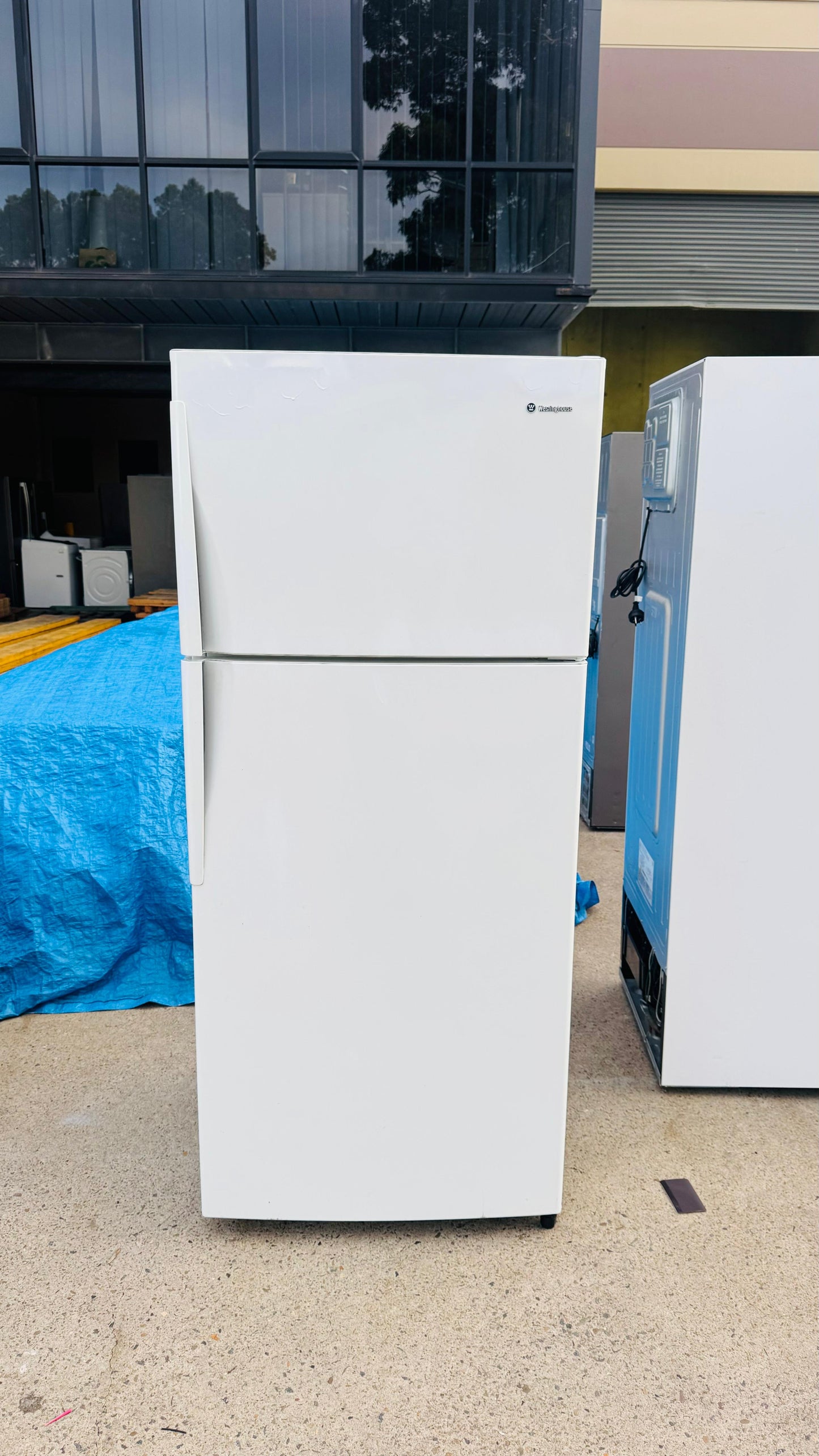 WESTINGHOUSE 420 LITRES FRIDGE FREEZER
