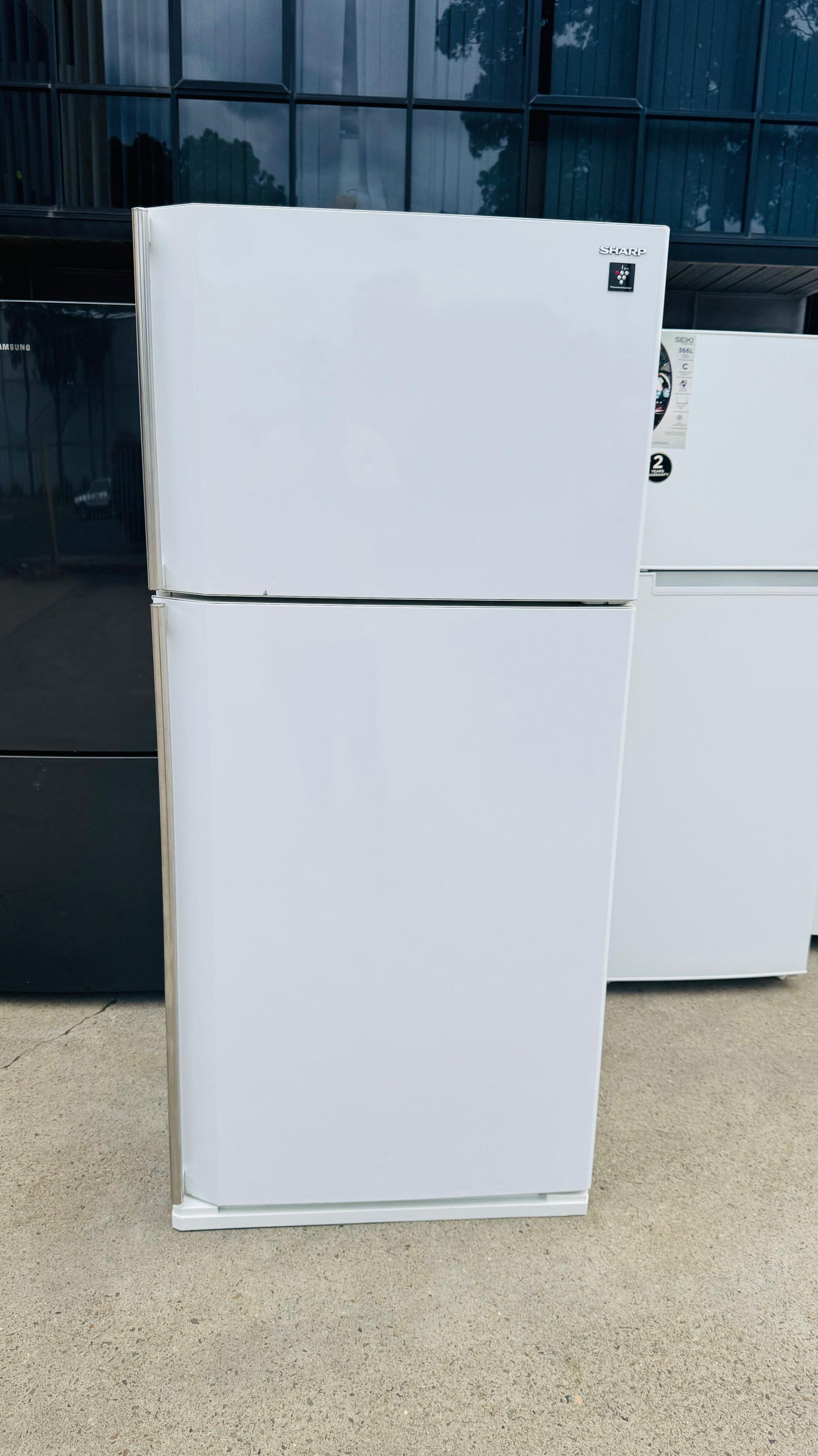 SHARP 585 LITRES FRIDGE FREEZER