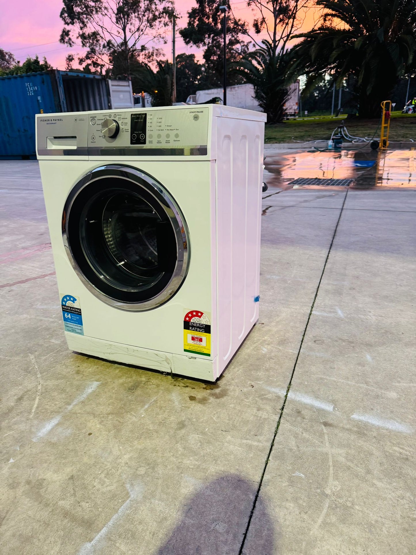 FISHER AND PAYKEL 7.5KGS FRONT LOADER WASHING MACHINE