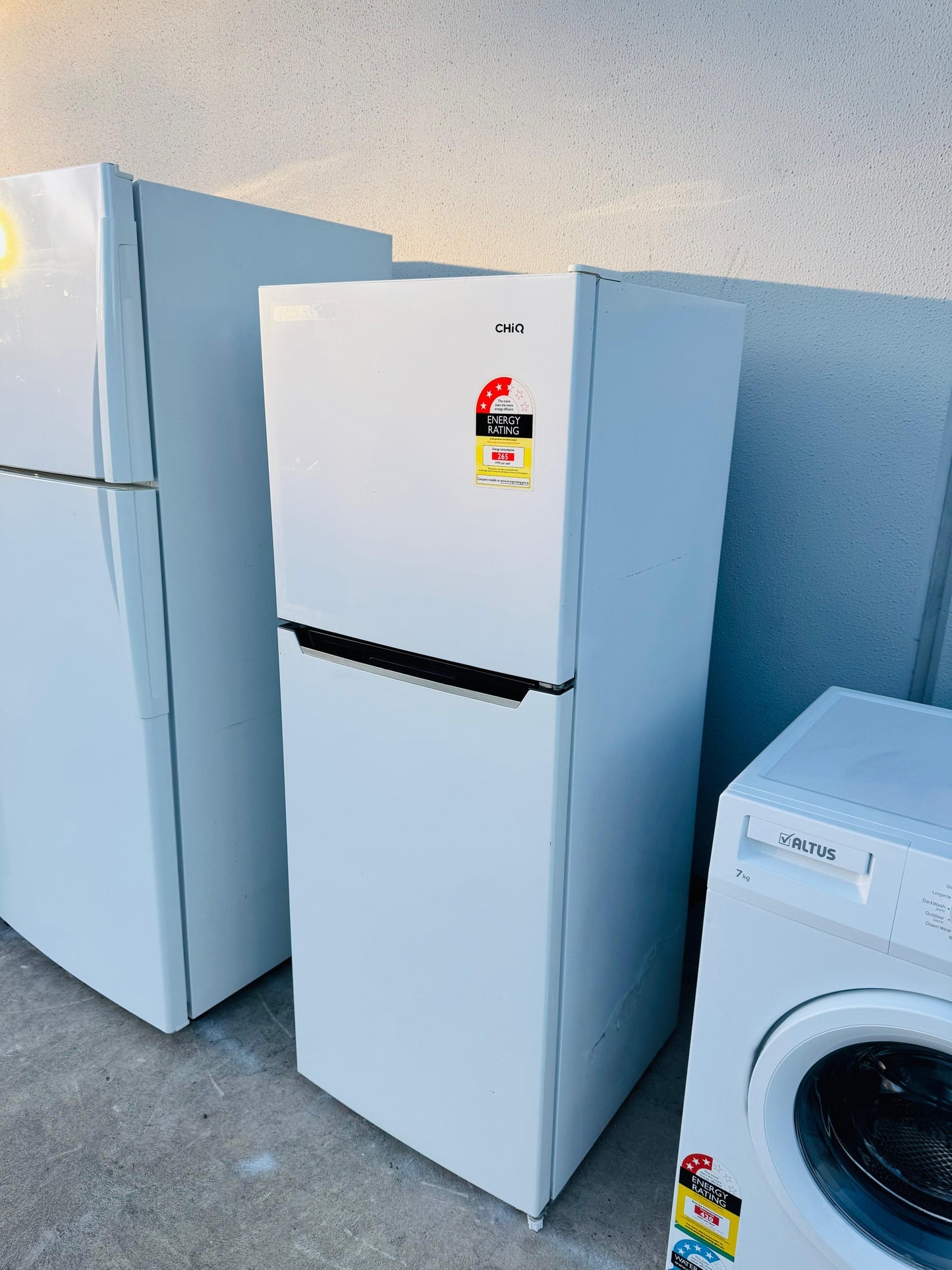 CHIQ 216 LITRES FRIDGE FREEZER
