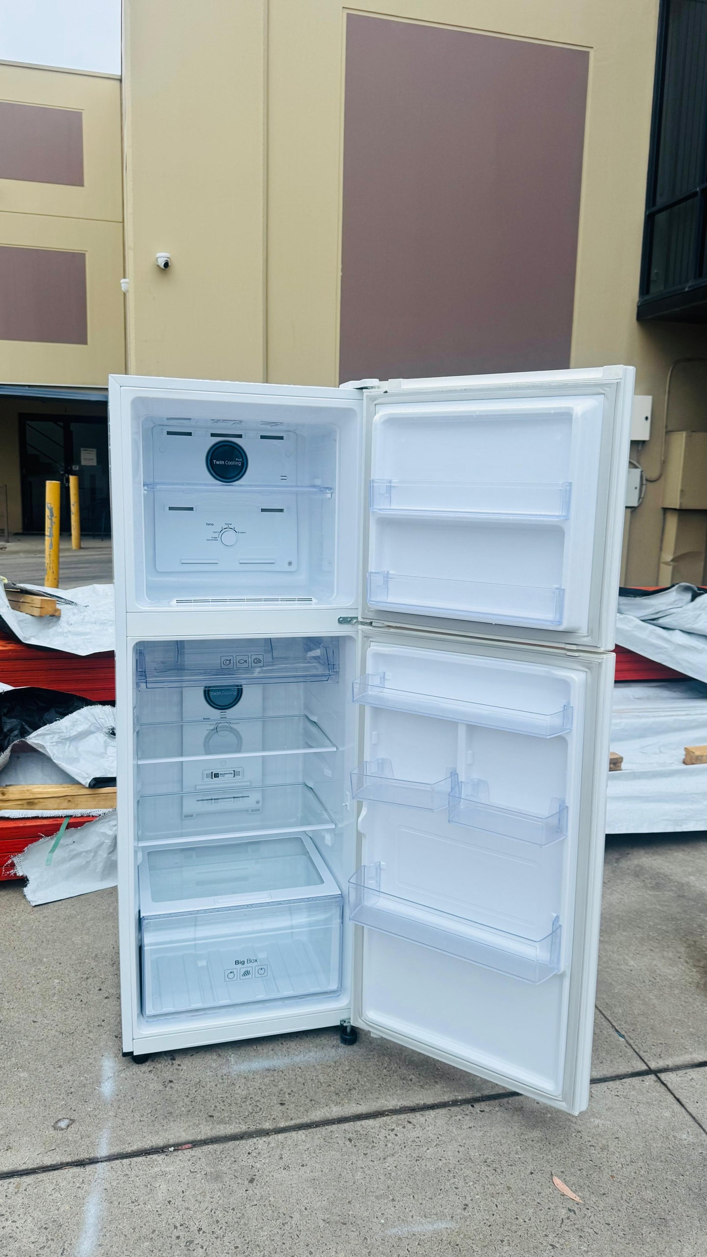 SAMSUNG 318 LITRES FRIDGE FREEZER