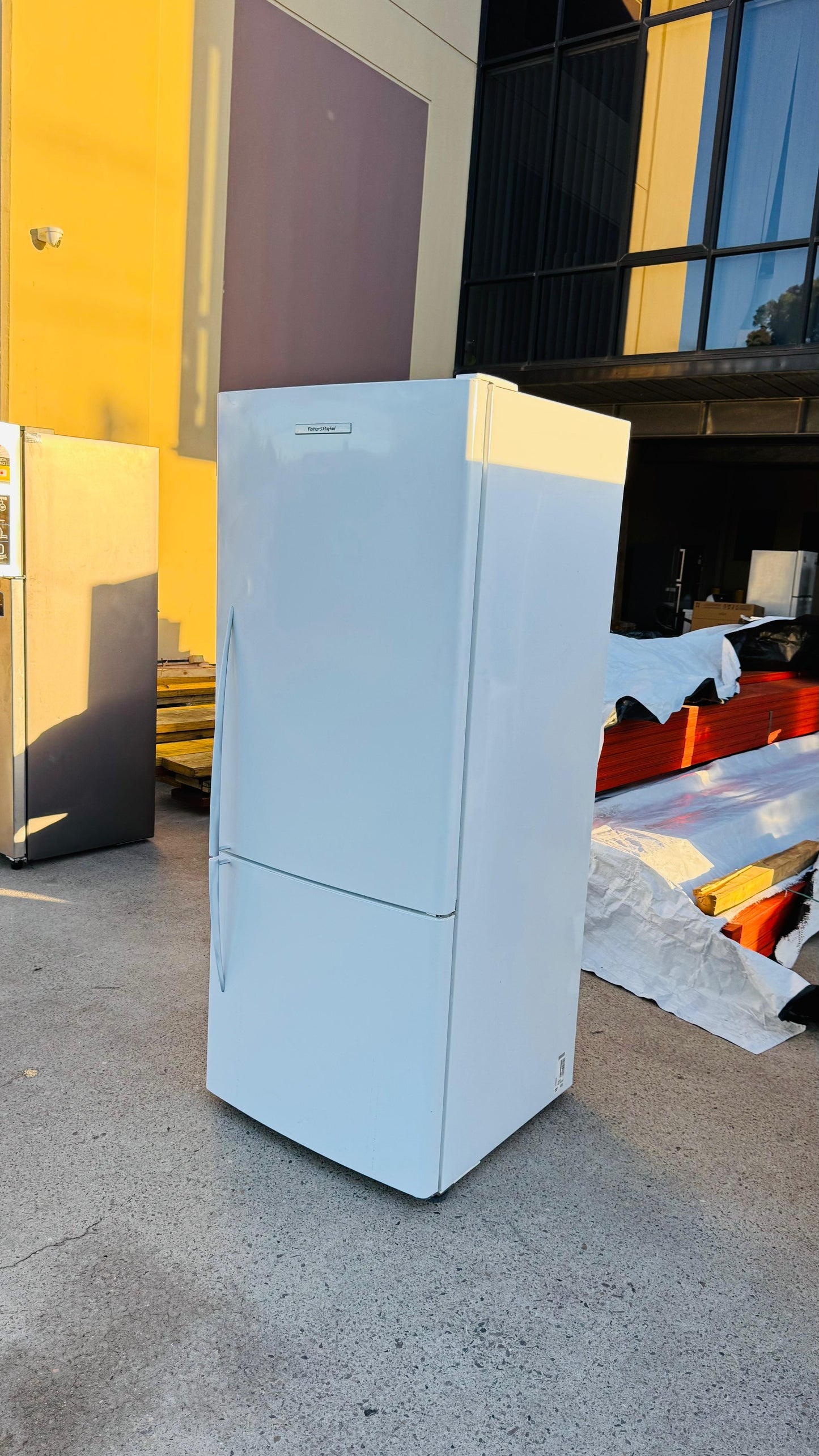 FISHER AND PAYKEL 442 LITRES FRIDGE FREEZER