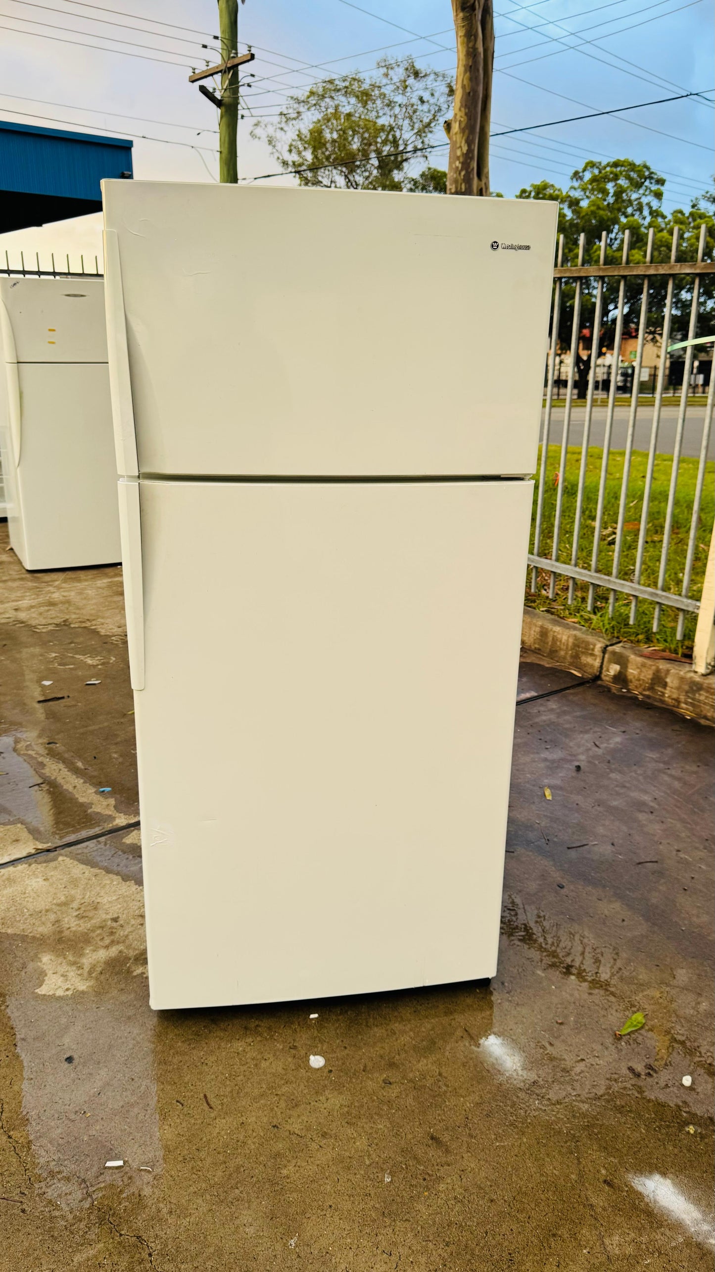 WESTINGHOUSE 520 LITRES FRIDGE FREEZER