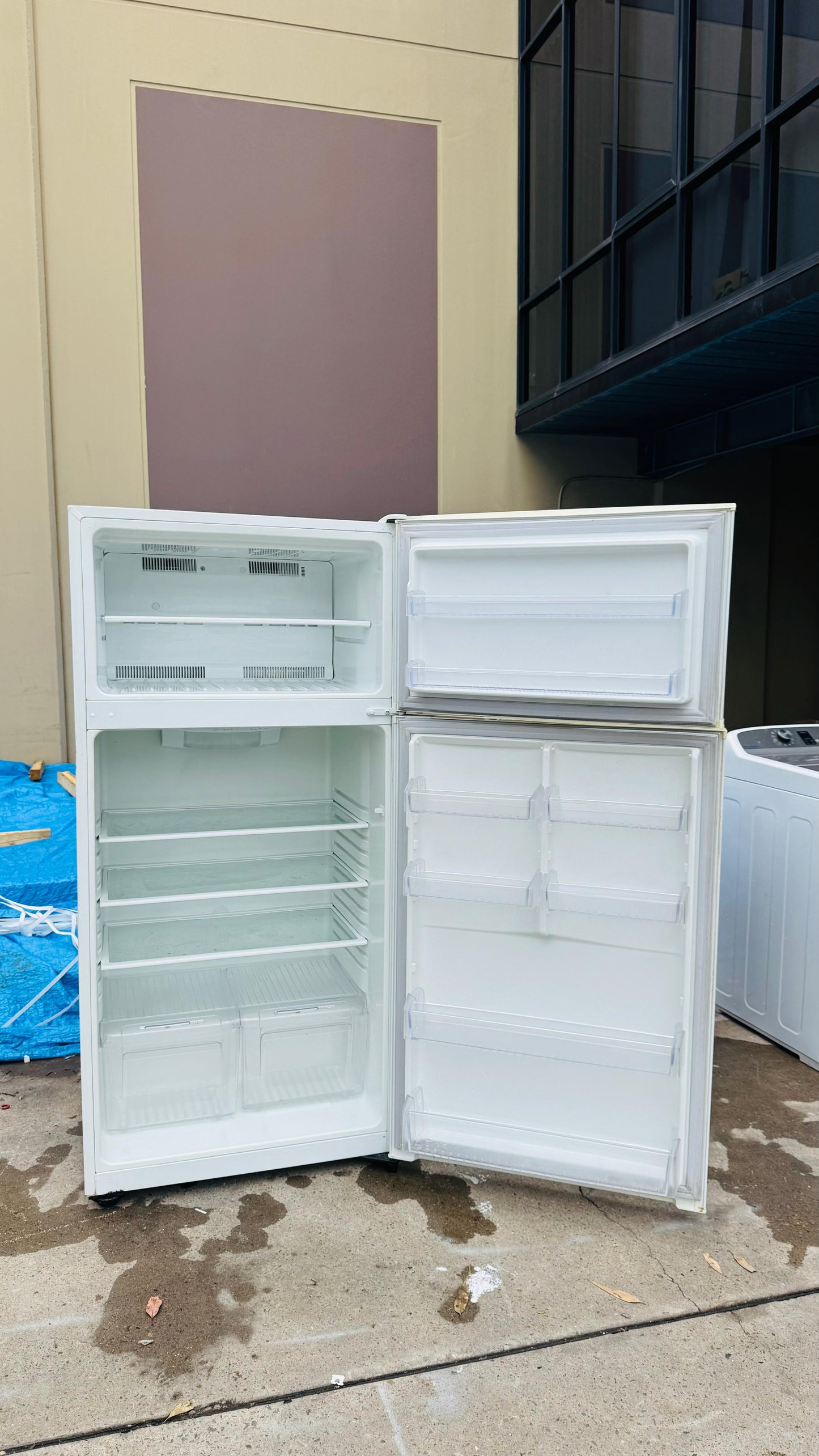 KELVINATOR 520 LITRES FRIDGE FREEZER