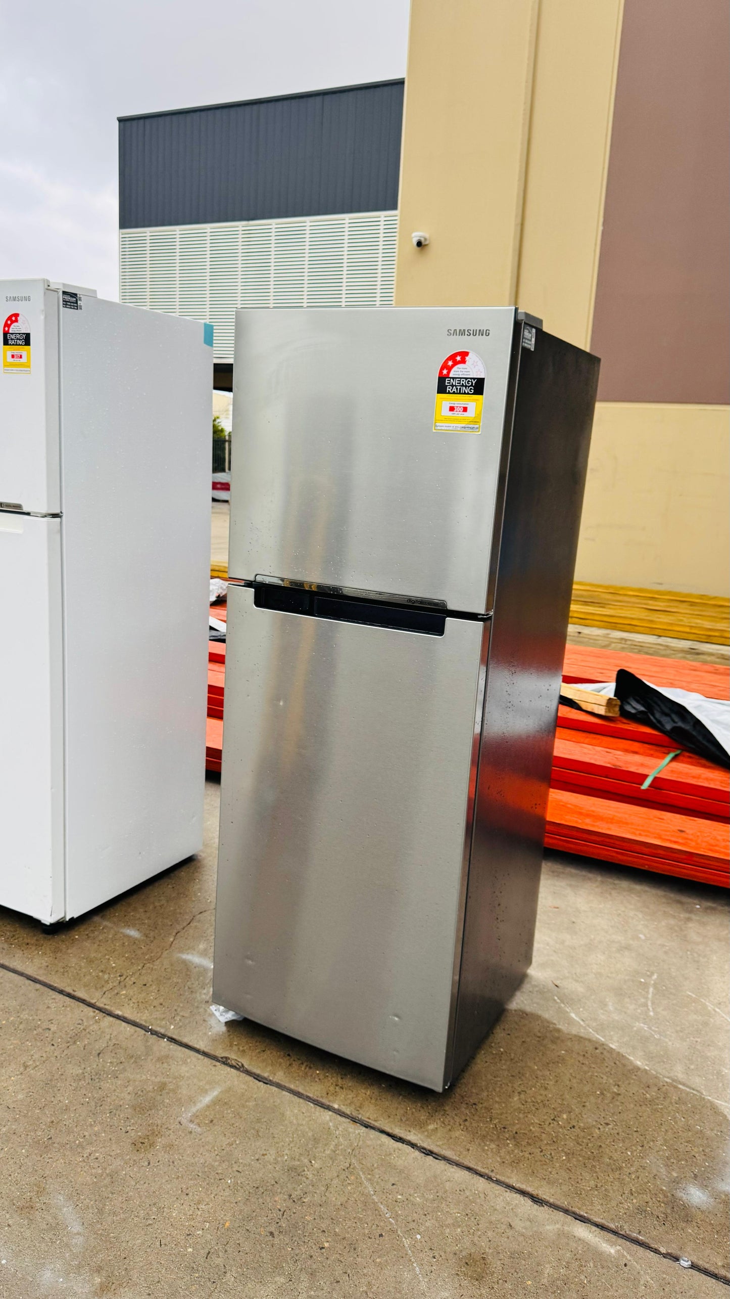 SAMSUNG 320 LITRES FRIDGE FREEZER