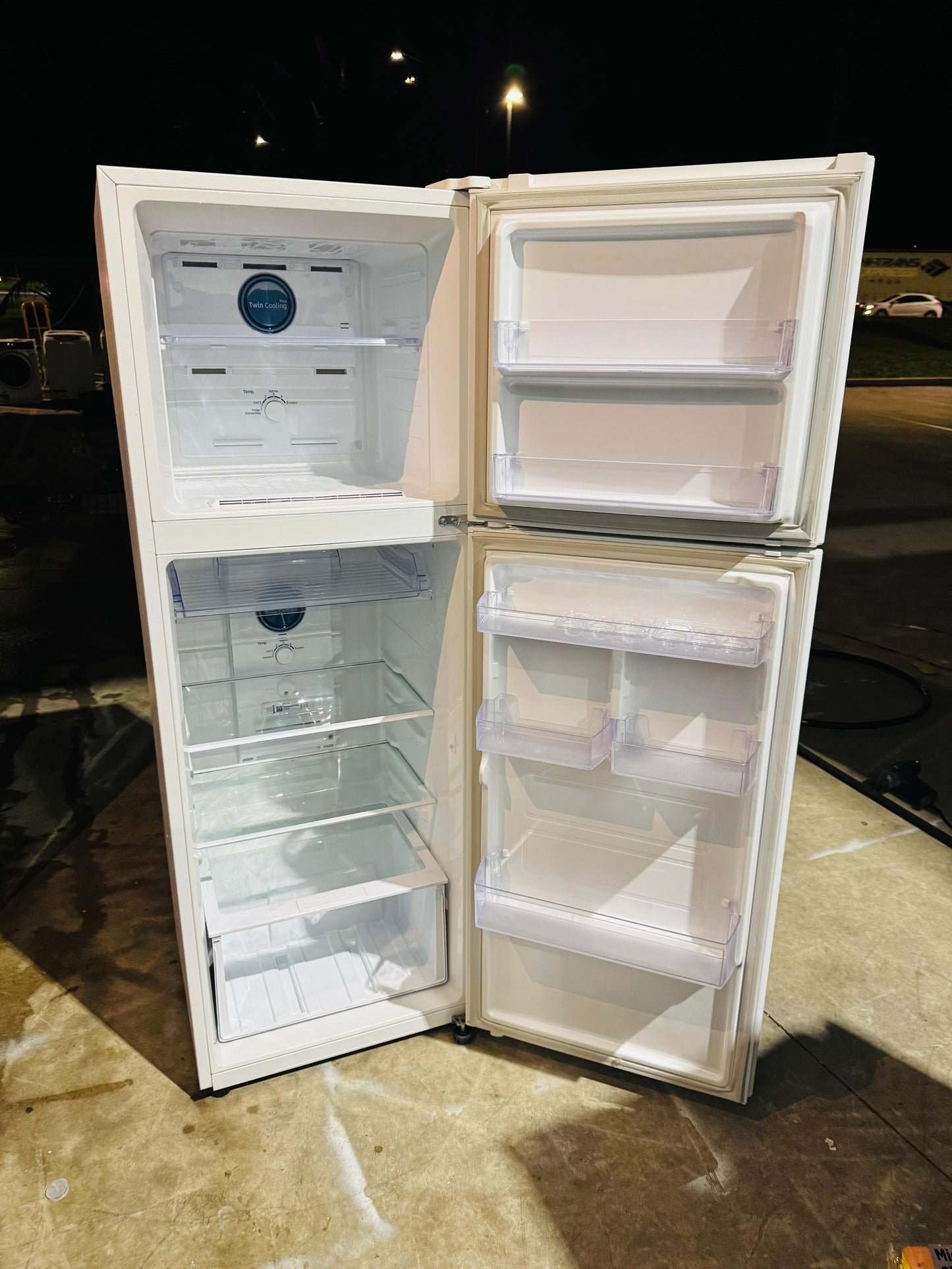 SAMSUNG 320 LITRES FRIDGE FREEZER