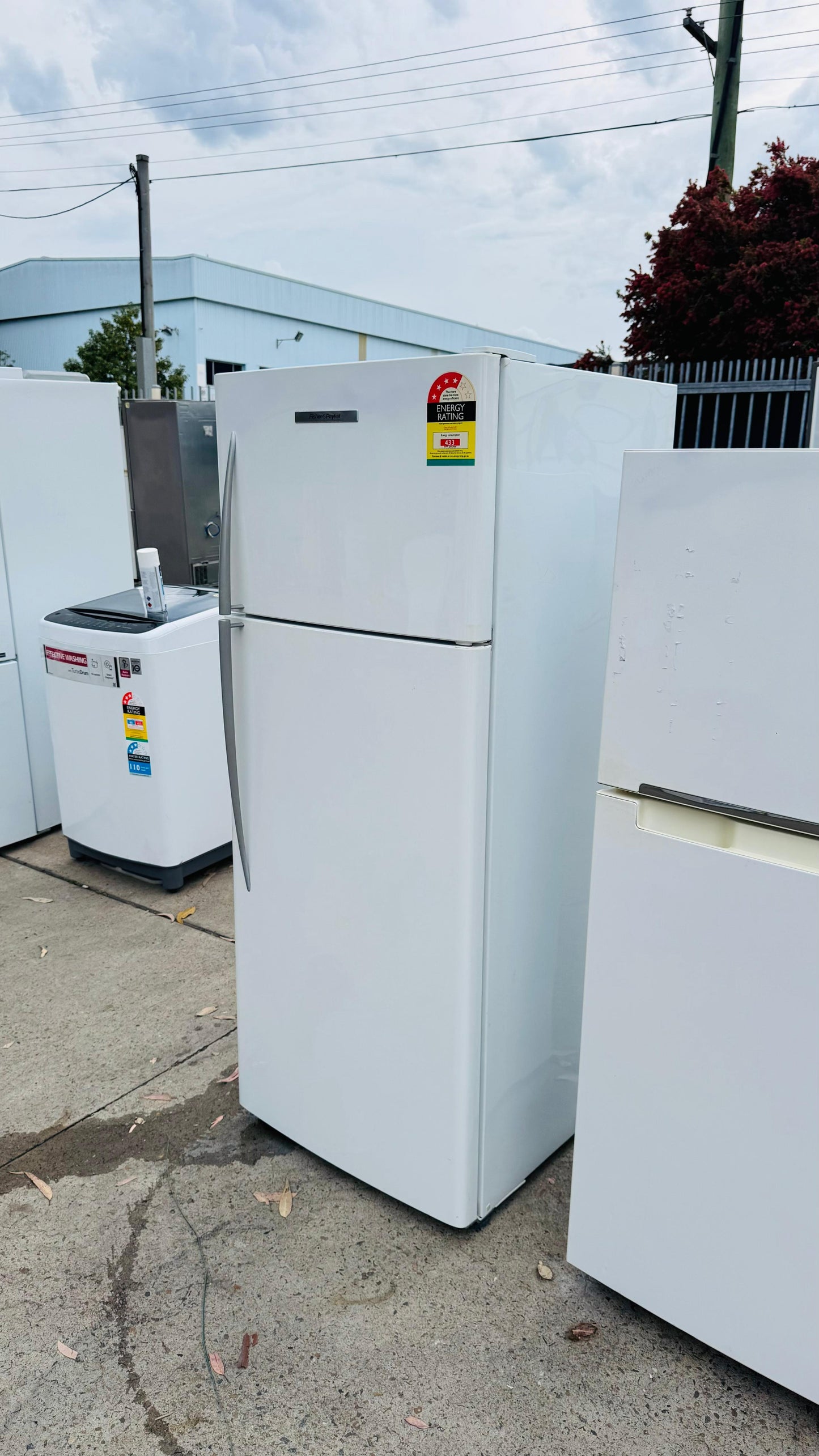 FISHER AND PAYKEL 380 LITRES FRIDGE FREEZER