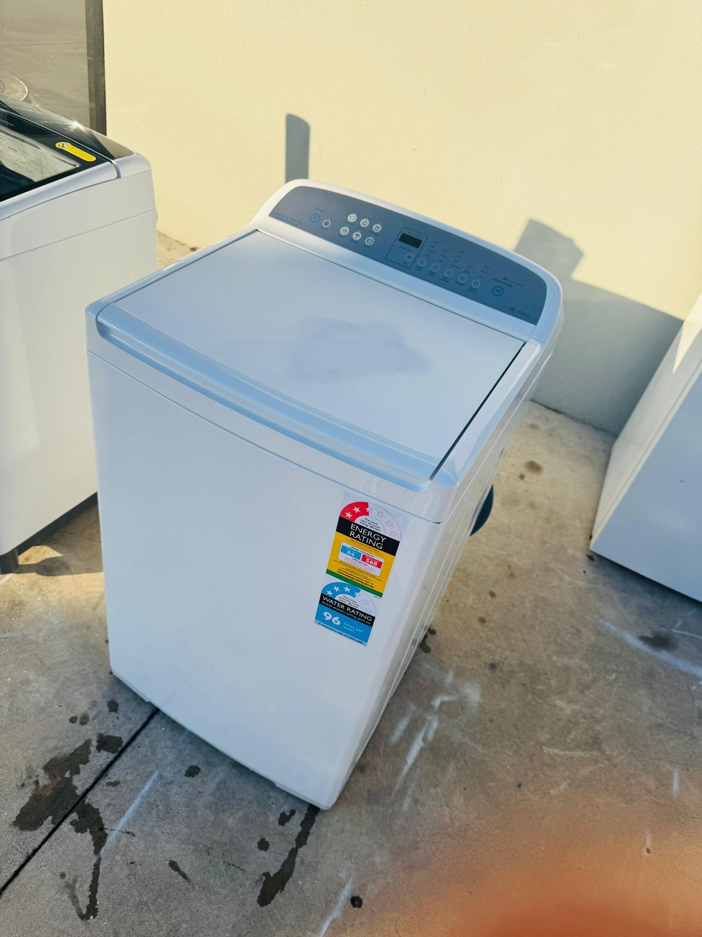 FISHER AND PAYKEL 8.5 KGS TOP LOADER WASHING MACHINE