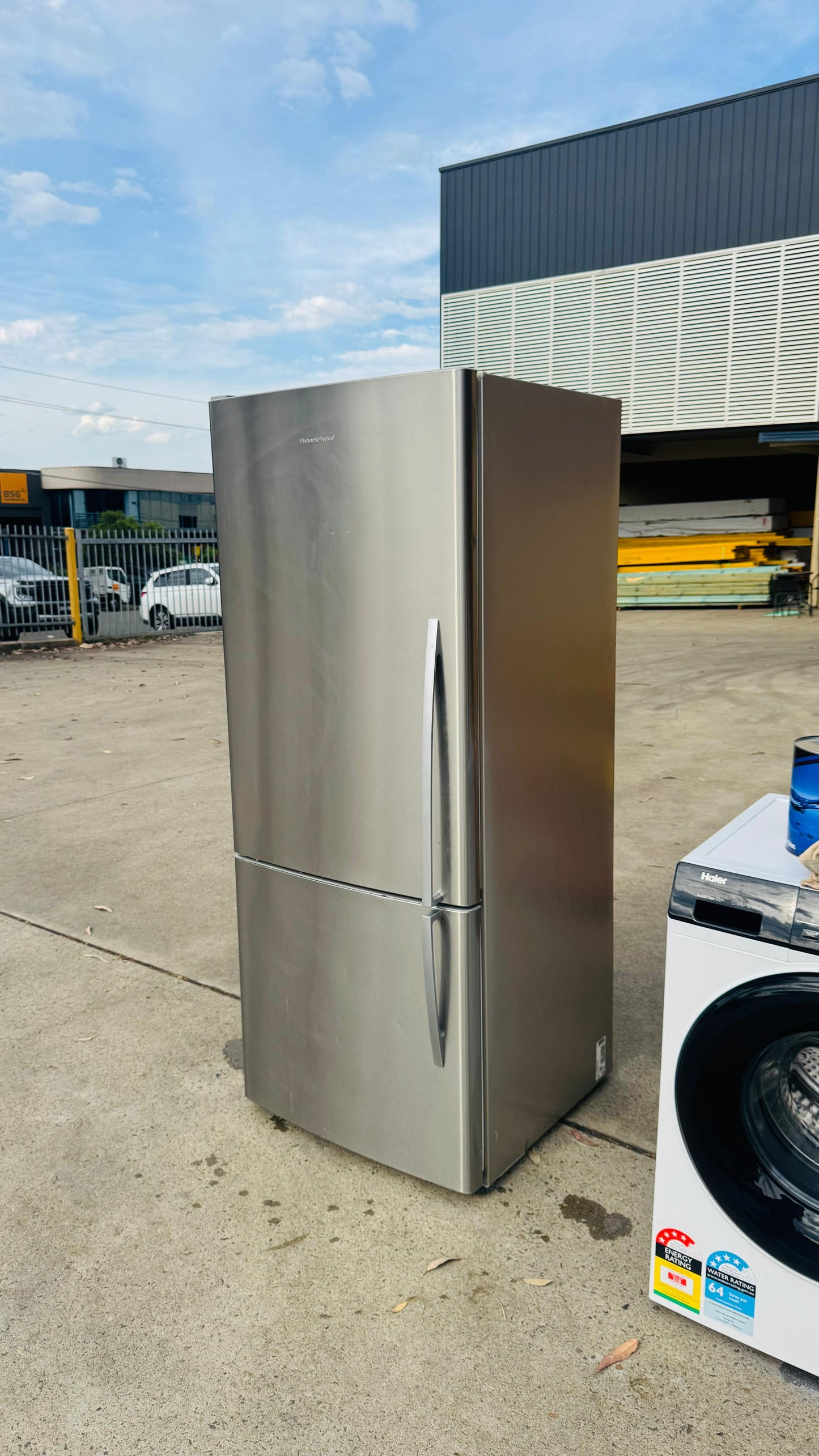 FISHER AND PAYKEL 442 LITRES FRIDGE FREEZER