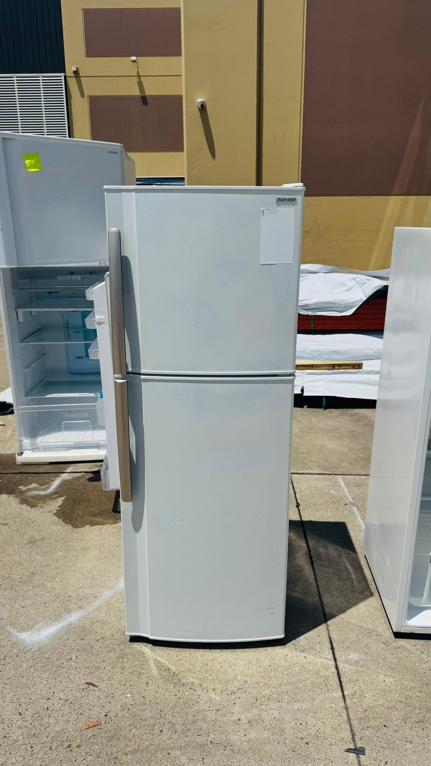 SHARP 245 LITRES FRIDGE FREEZER