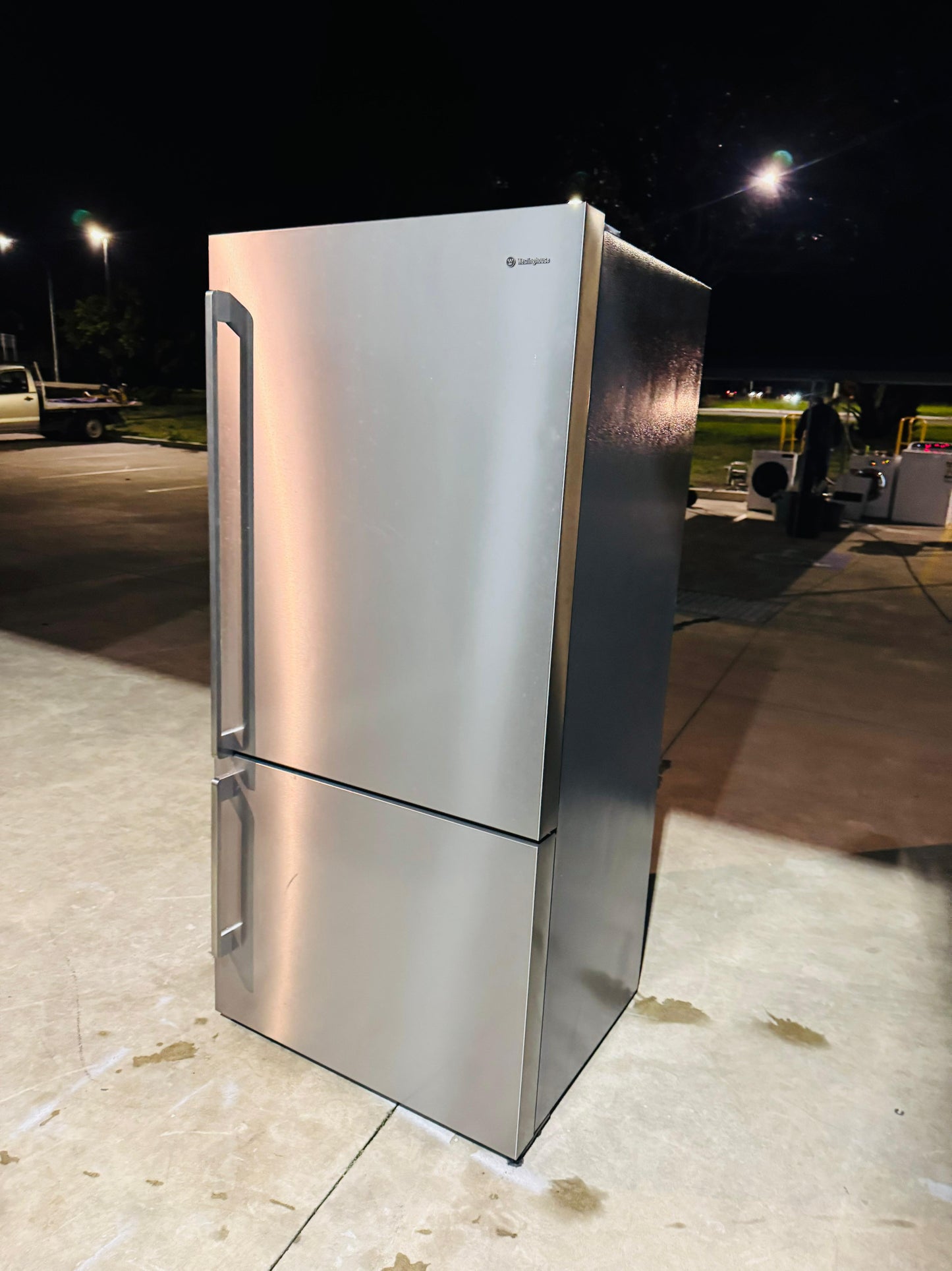 WESTING HOUSE 529 LITRES FRIDGE FREEZER