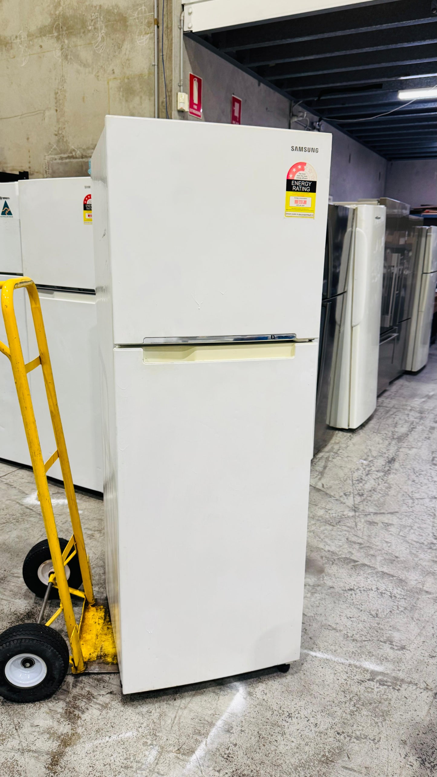 SAMSUNG 341 LITRES FRIDGE FREEZER