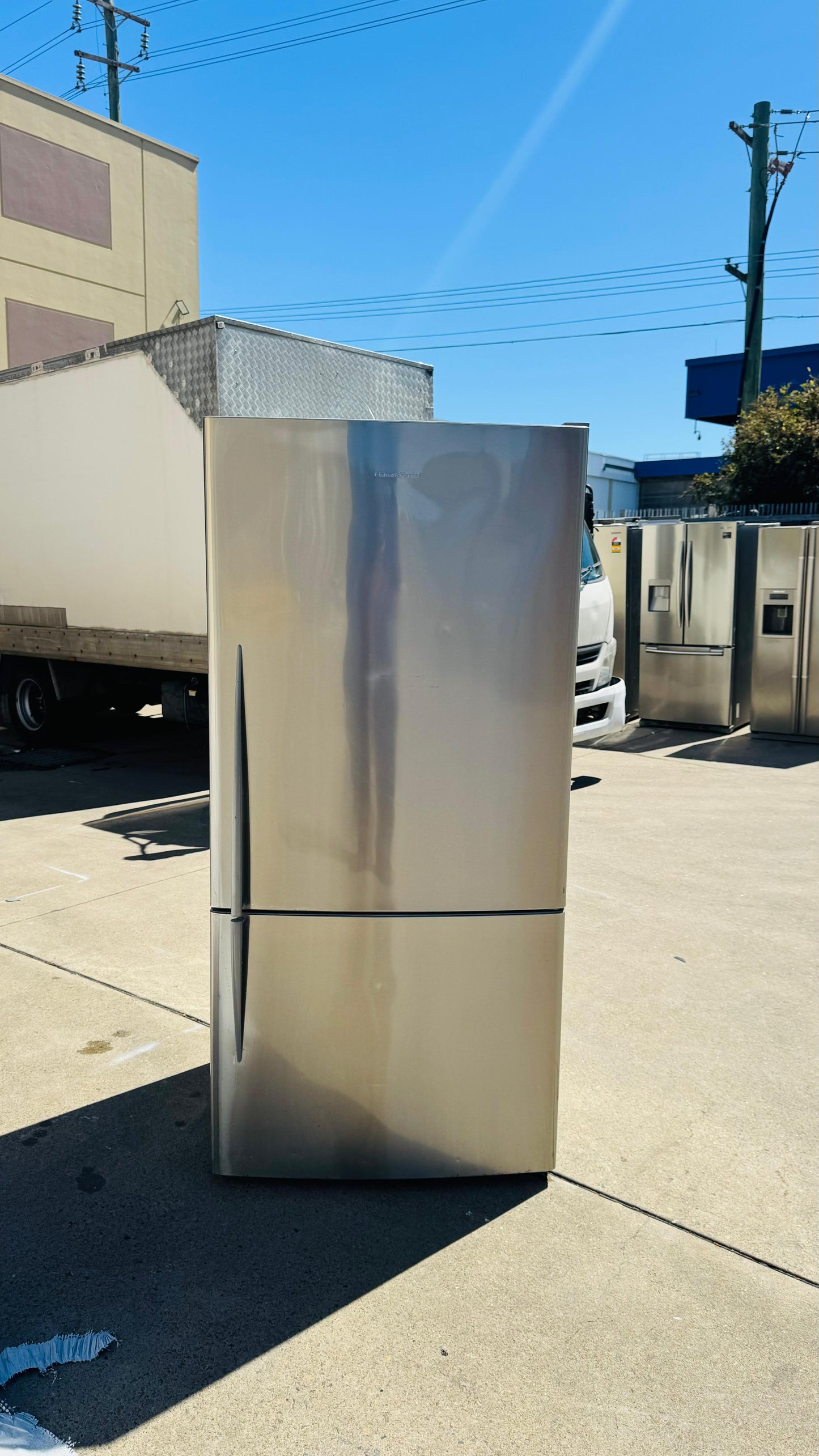 FISHER AND PAYKEL 519 LITRES FRIDGE FREEZER