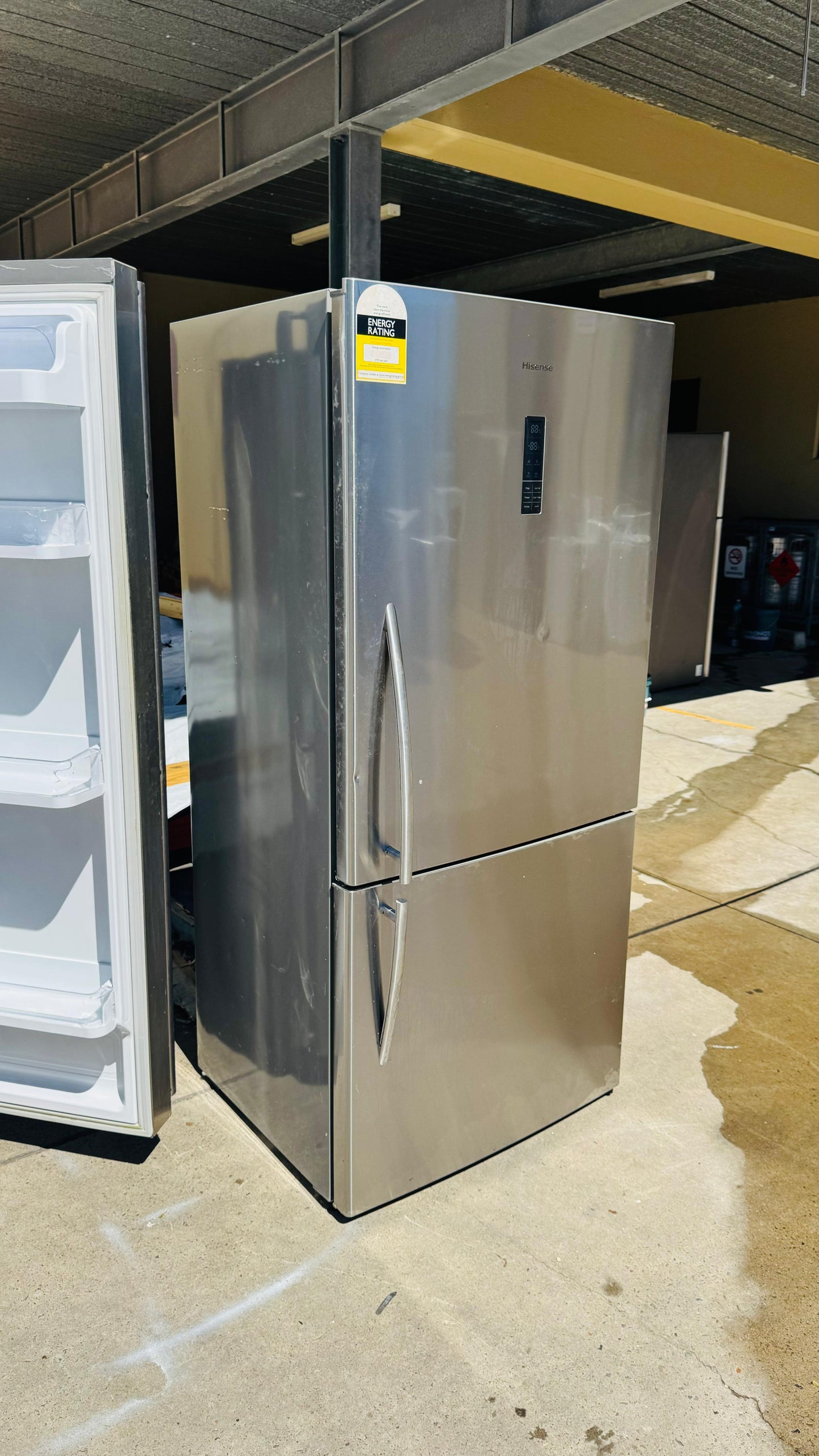 HISENSE 520 LITRES FRIDGE FREEZER