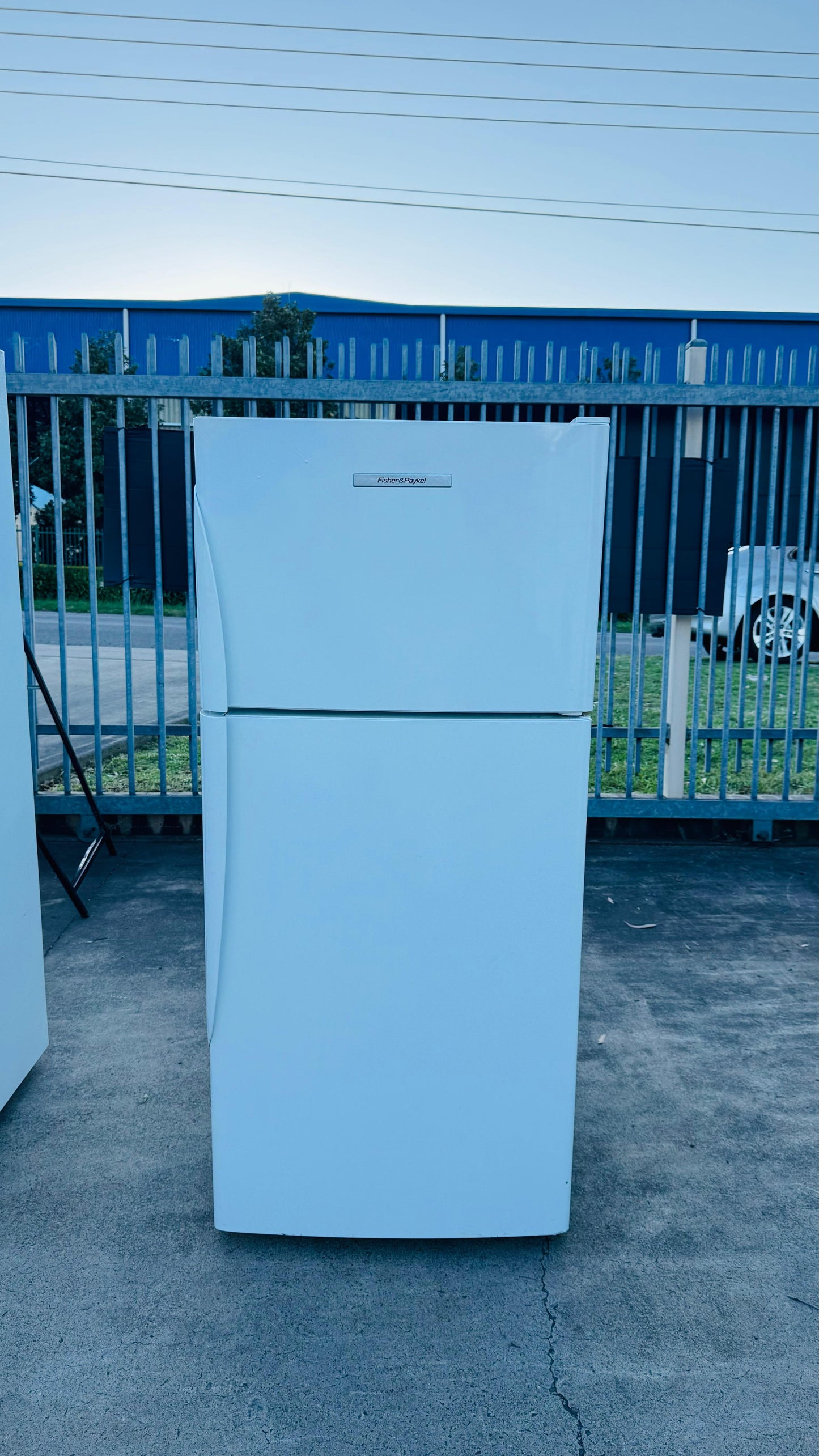 FISHER AND PAYKEL 329 LITRES FRIDGE FREEZER