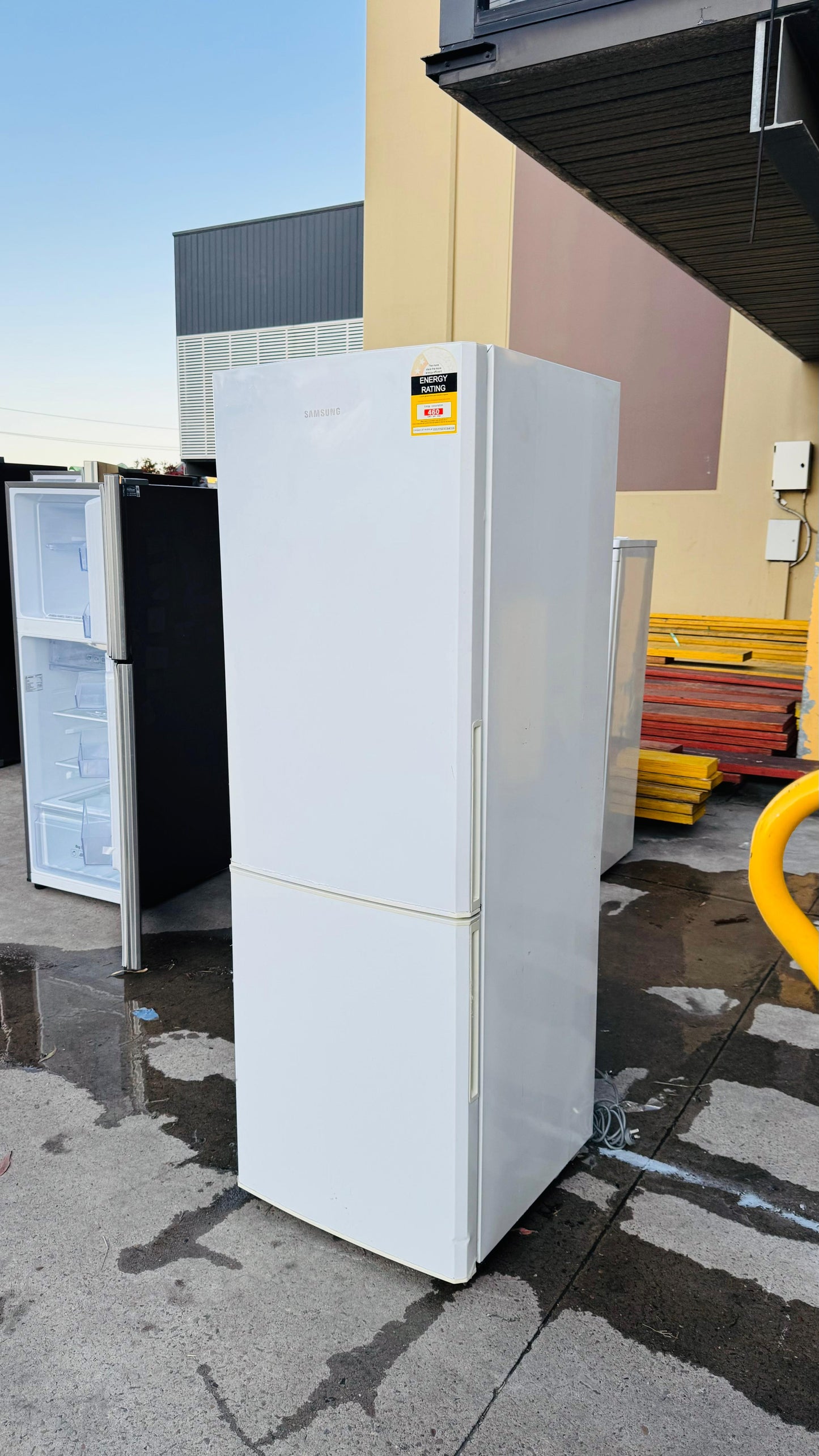SAMSUNG 324 LITRES FRIDGE FREEZER