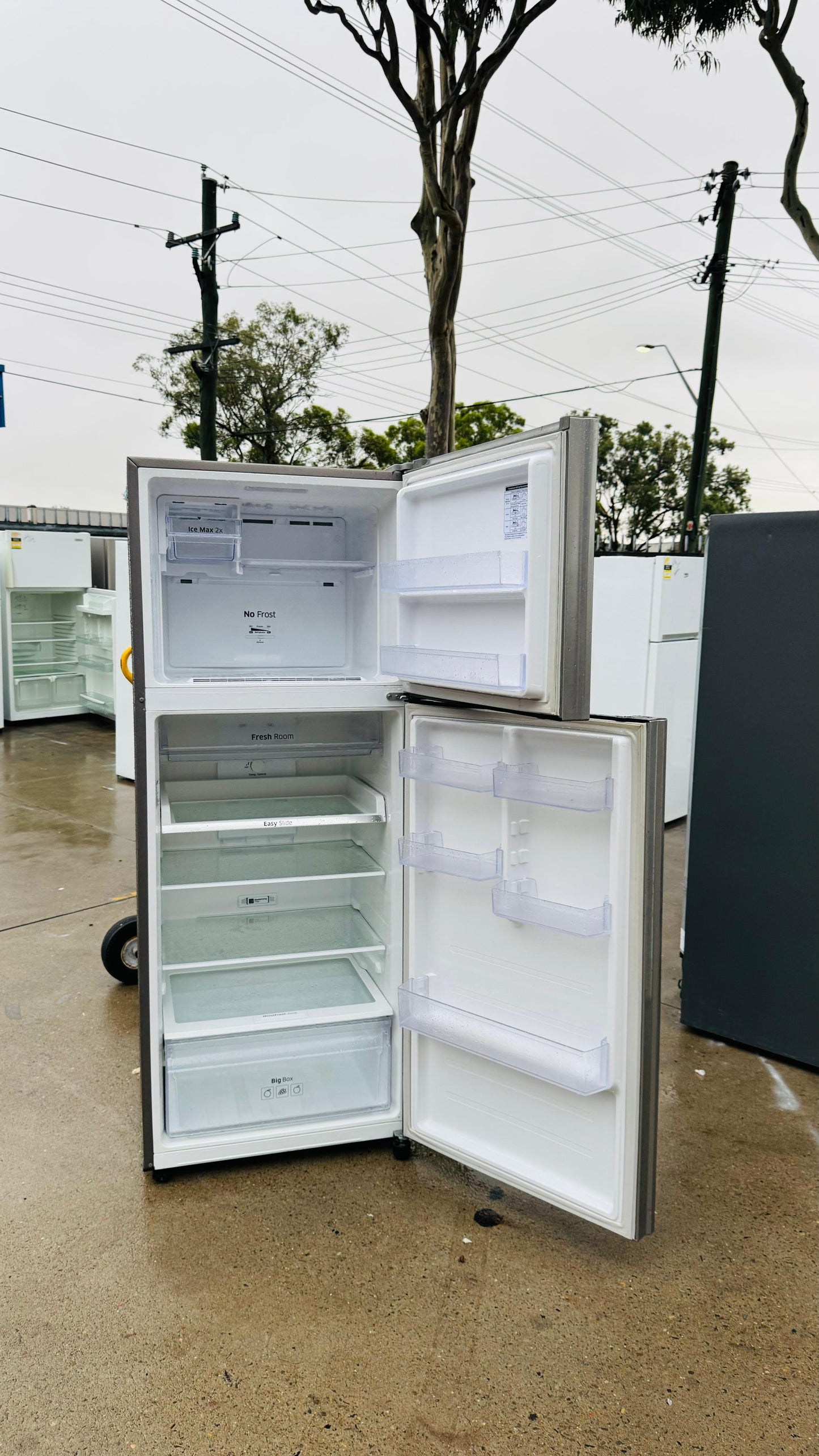 SAMSUNG 469 LITRES FRIDGE FREEZER