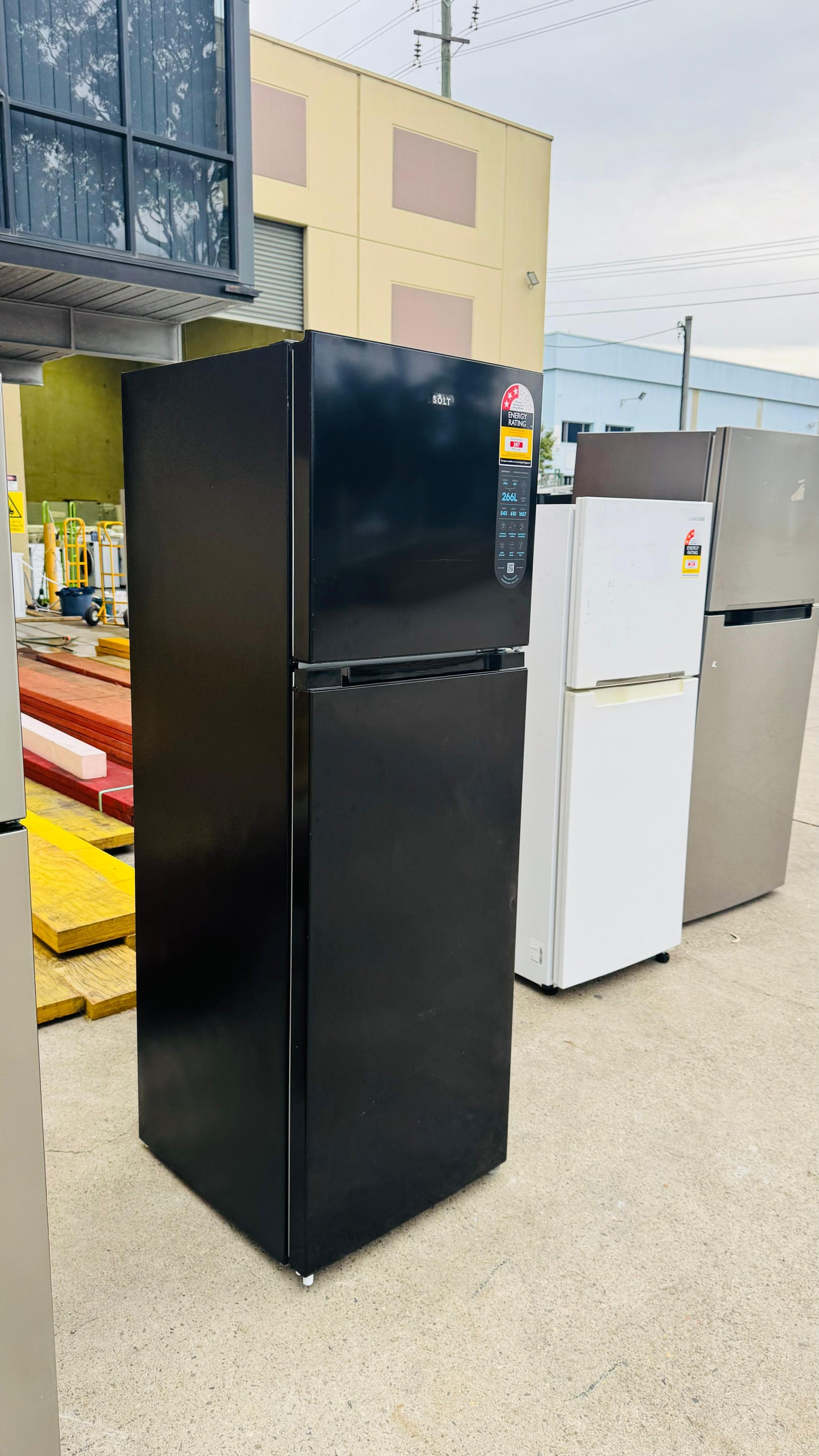 SOLT 266 LITRES FRIDGE FREEZER