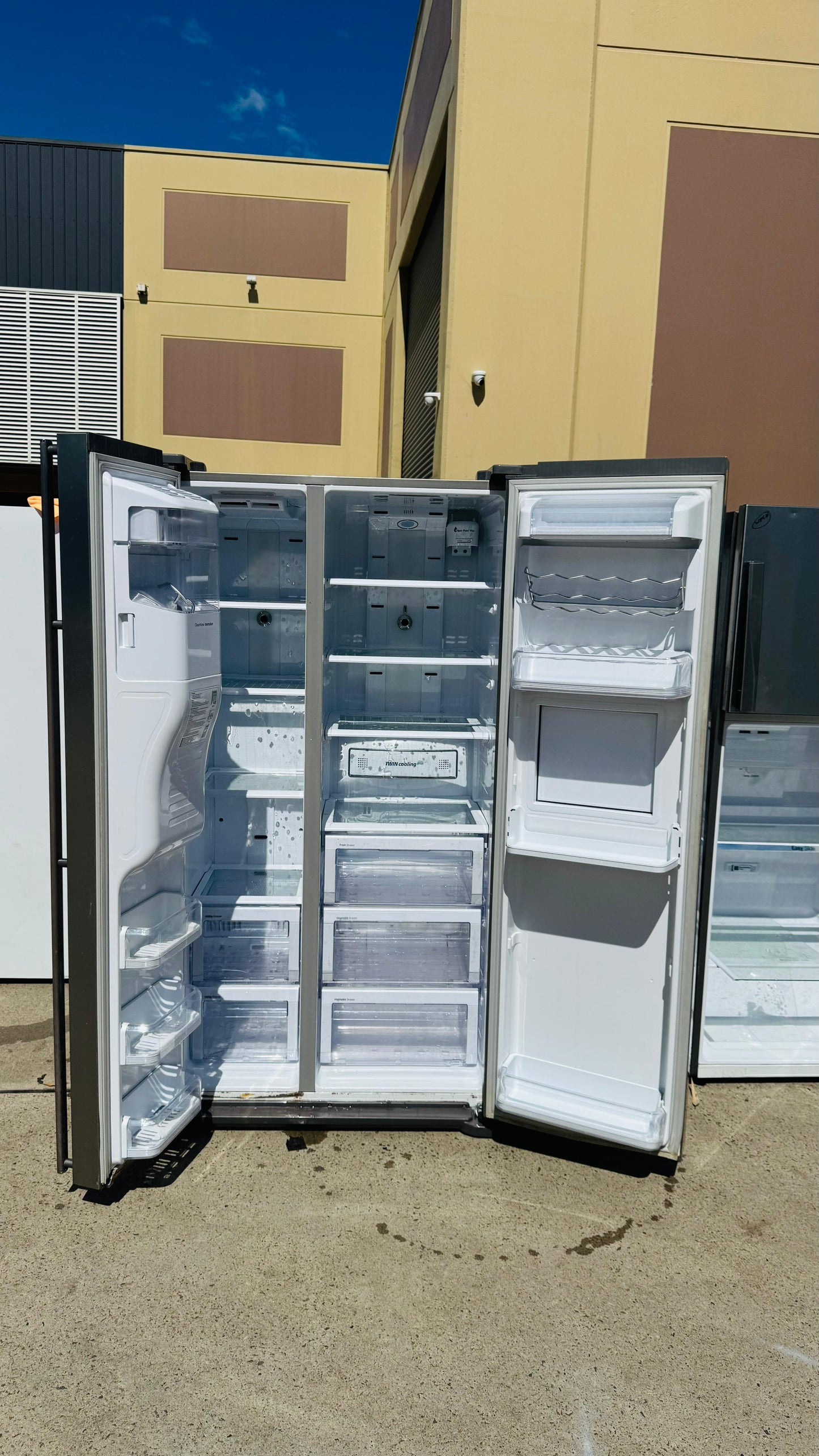 SAMSUNG 702 LITRES SIDE BY SIDE DOOR FRIDGE FREEZER