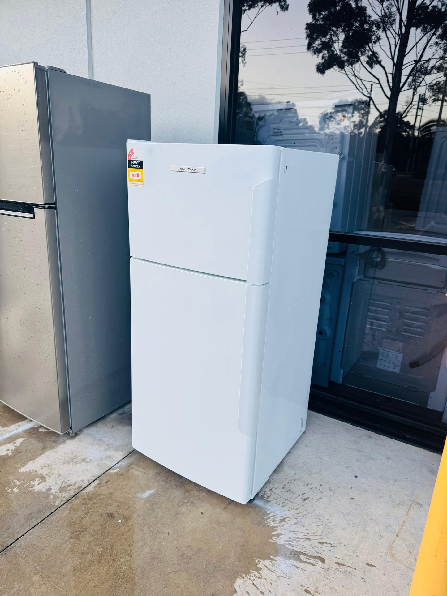 FISHER AND PAYKEL 329 LITRES FRIDGE FREEZER