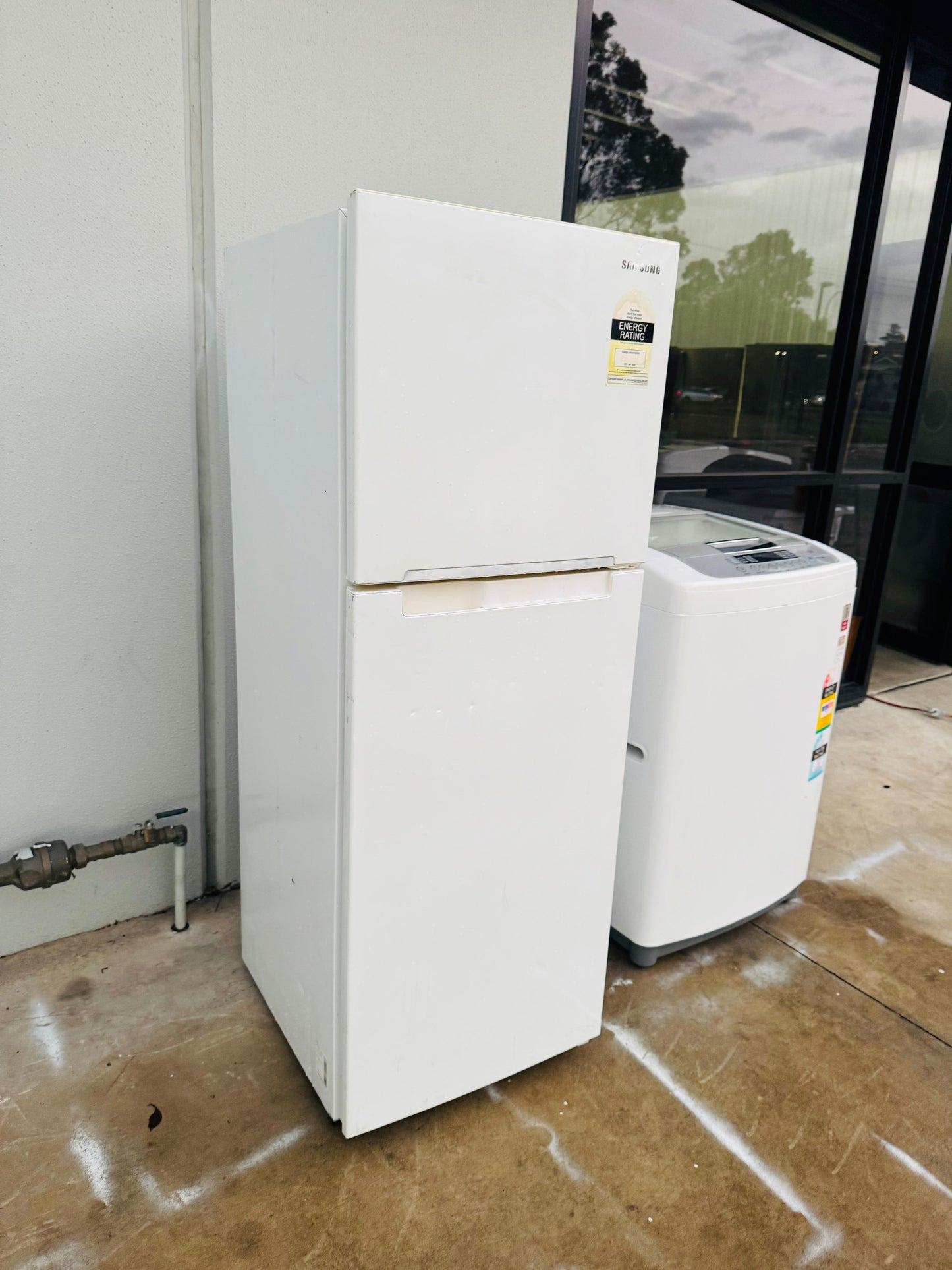 SAMSUNG 255 LITRES FRIDGE FREEZER