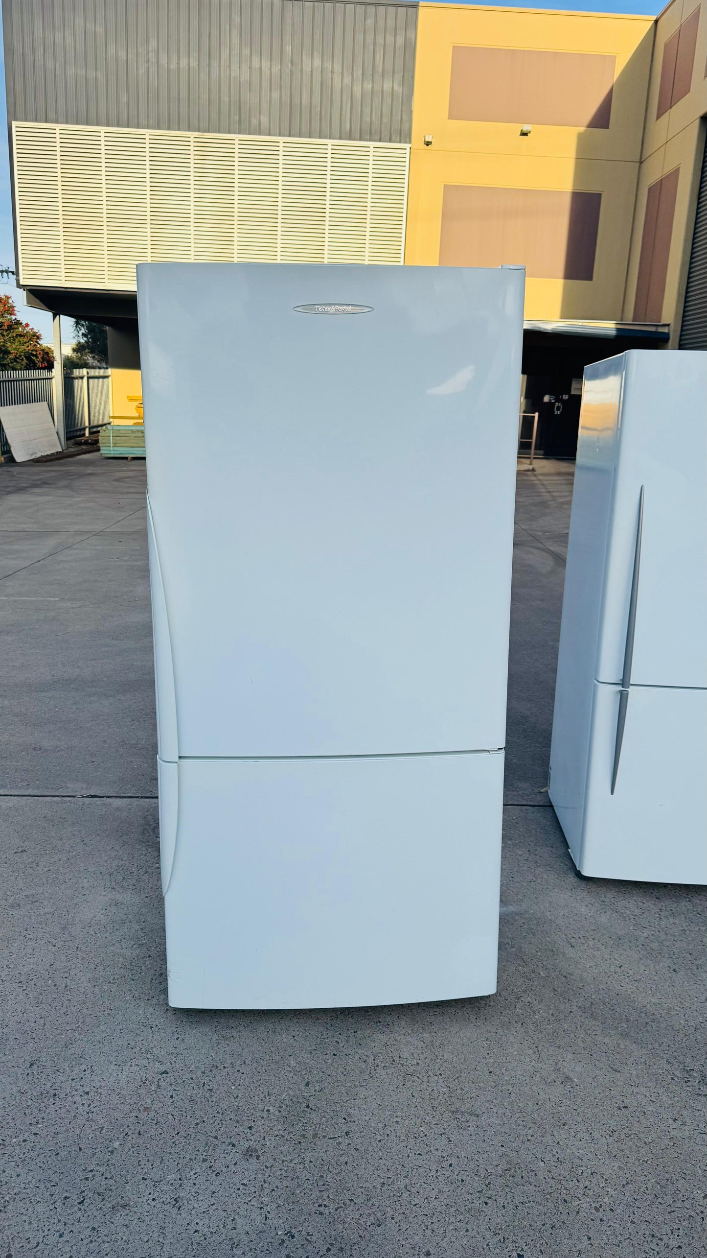 FISHER AND PAYKEL 519 LITRES FRIDGE FREEZER