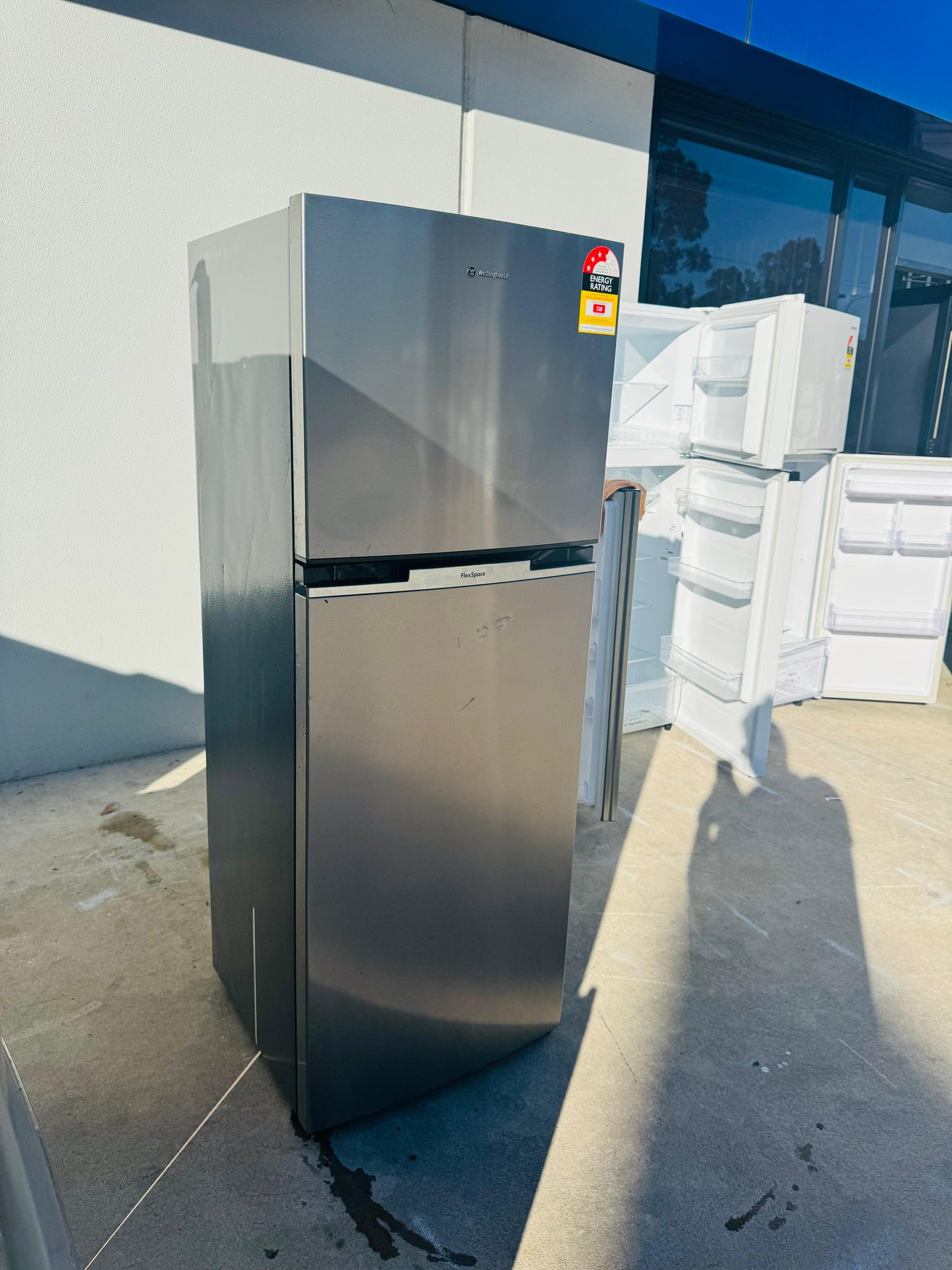 WESTINGHOUSE 340 LITRES FRIDGE FREEZER