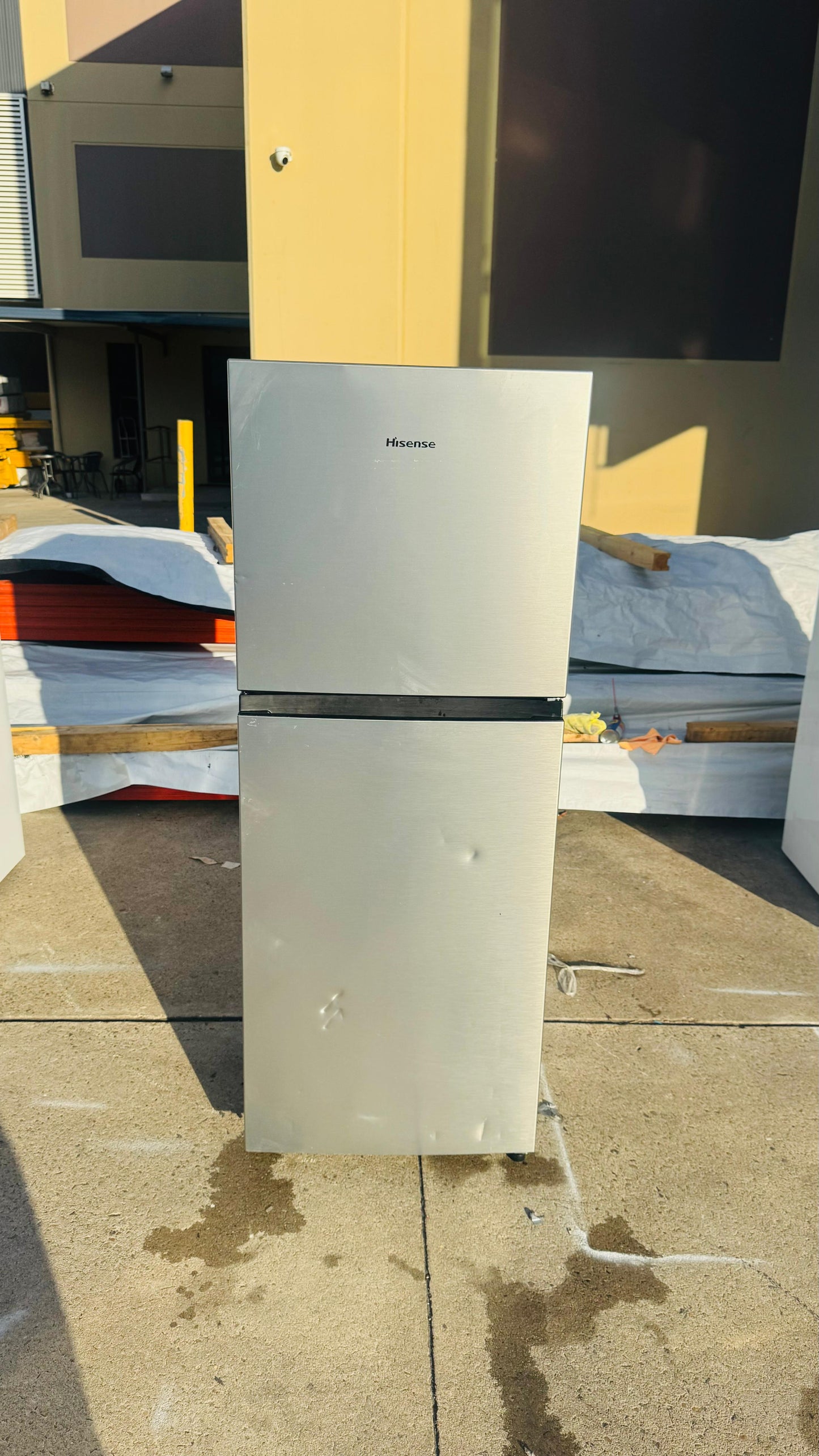 HISENSE 223 LITRES FRIDGE FREEZER