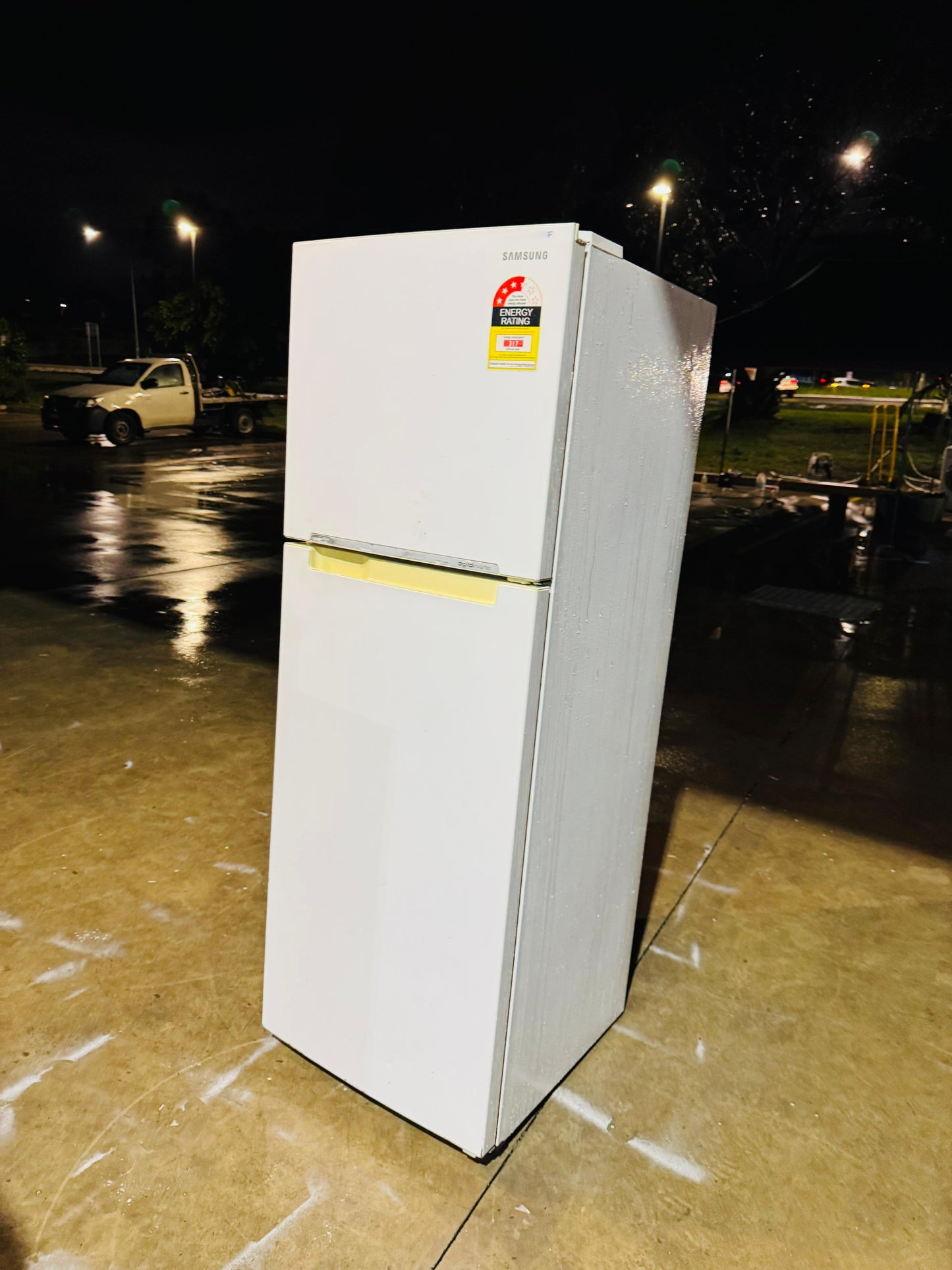 SAMSUNG 341 LITRES FRIDGE FREEZER