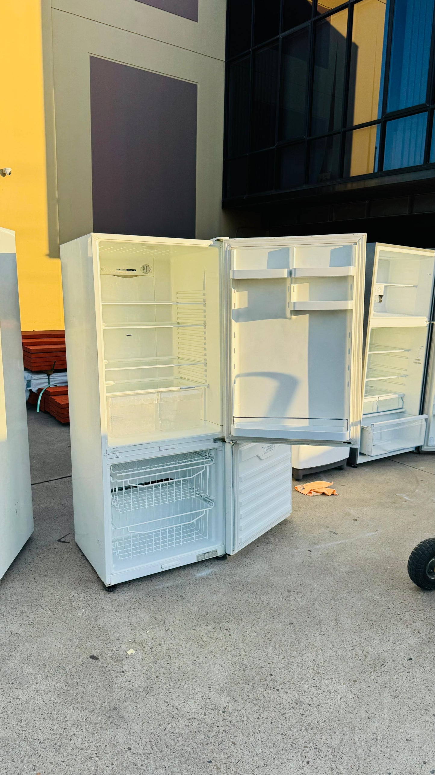 FISHER AND PAYKEL 442 LITRES FRIDGE FREEZER