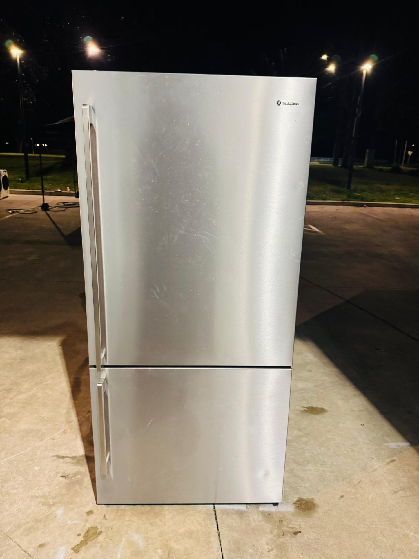 WESTING HOUSE 529 LITRES FRIDGE FREEZER