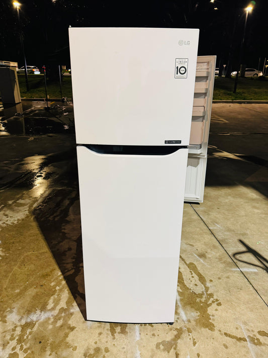 LG 279 LITRES FRIDGE FREEZER