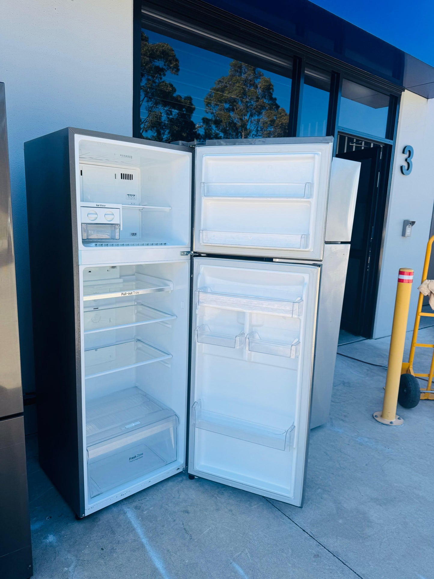 LG 332 LITRES FRIDGE AND FREEZER