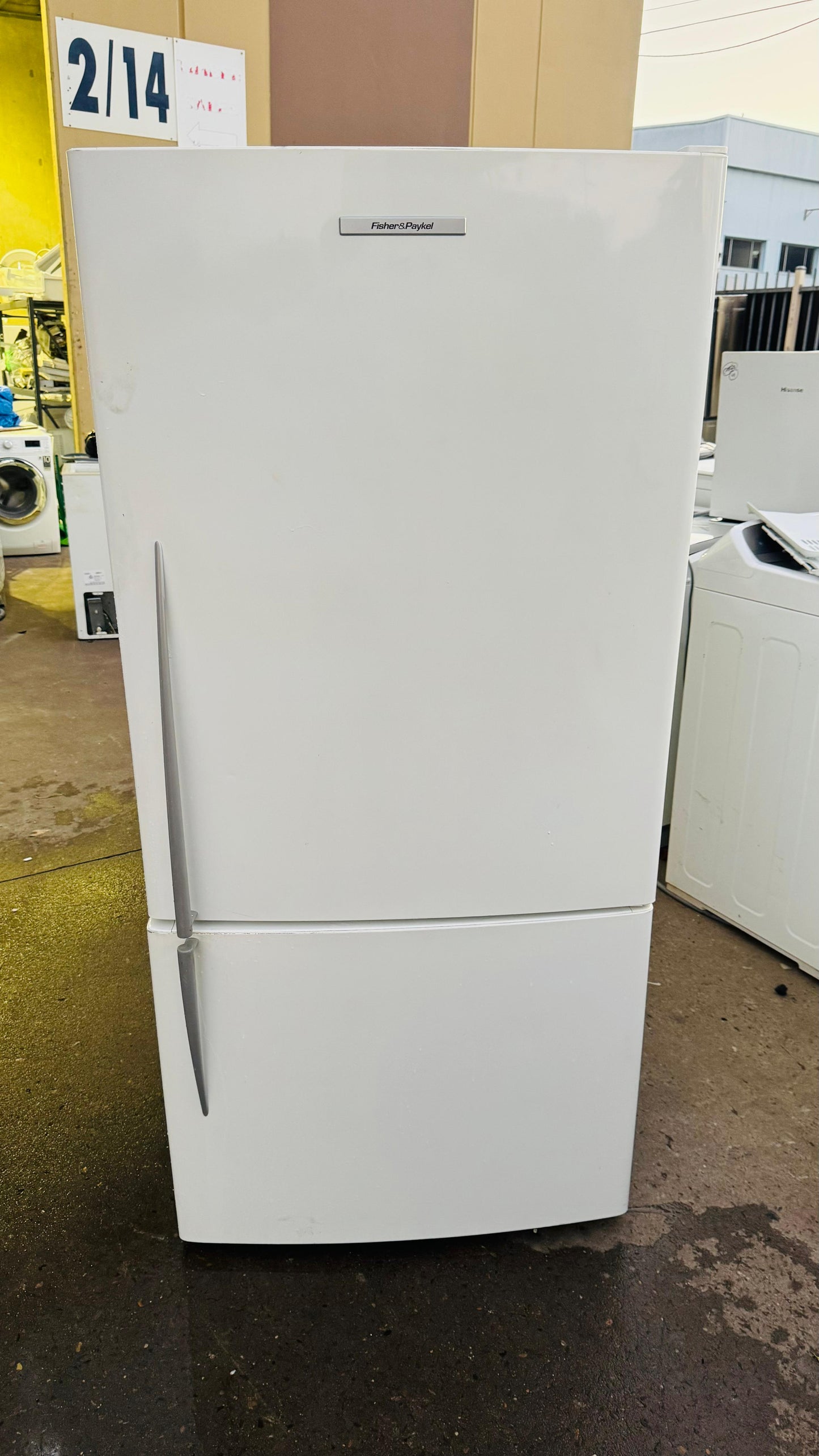 FISHER AND PAYKEL 519 LITRES FRIDGE FREEZER
