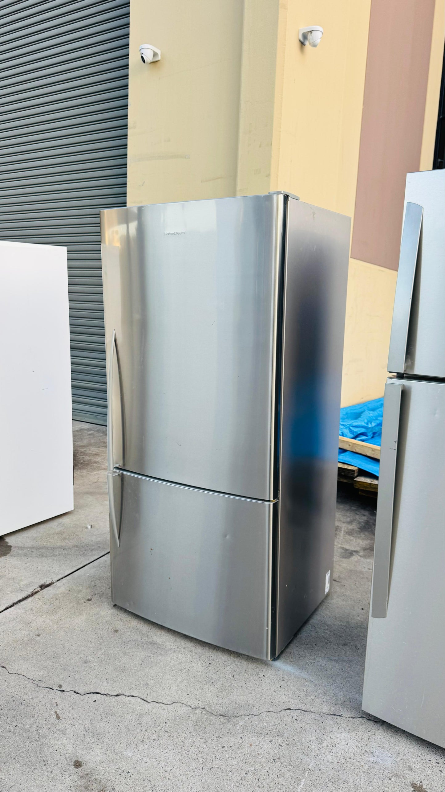 FISHER AND PAYKEL 519 LITRES FRIDGE FREEZER