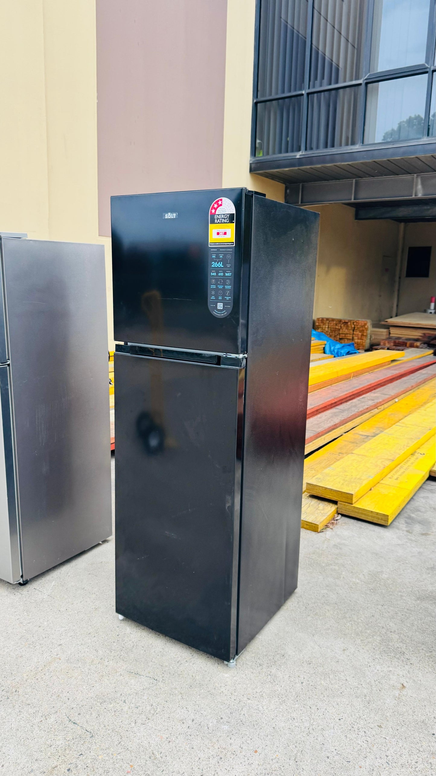 SOLT 266 LITRES FRIDGE FREEZER