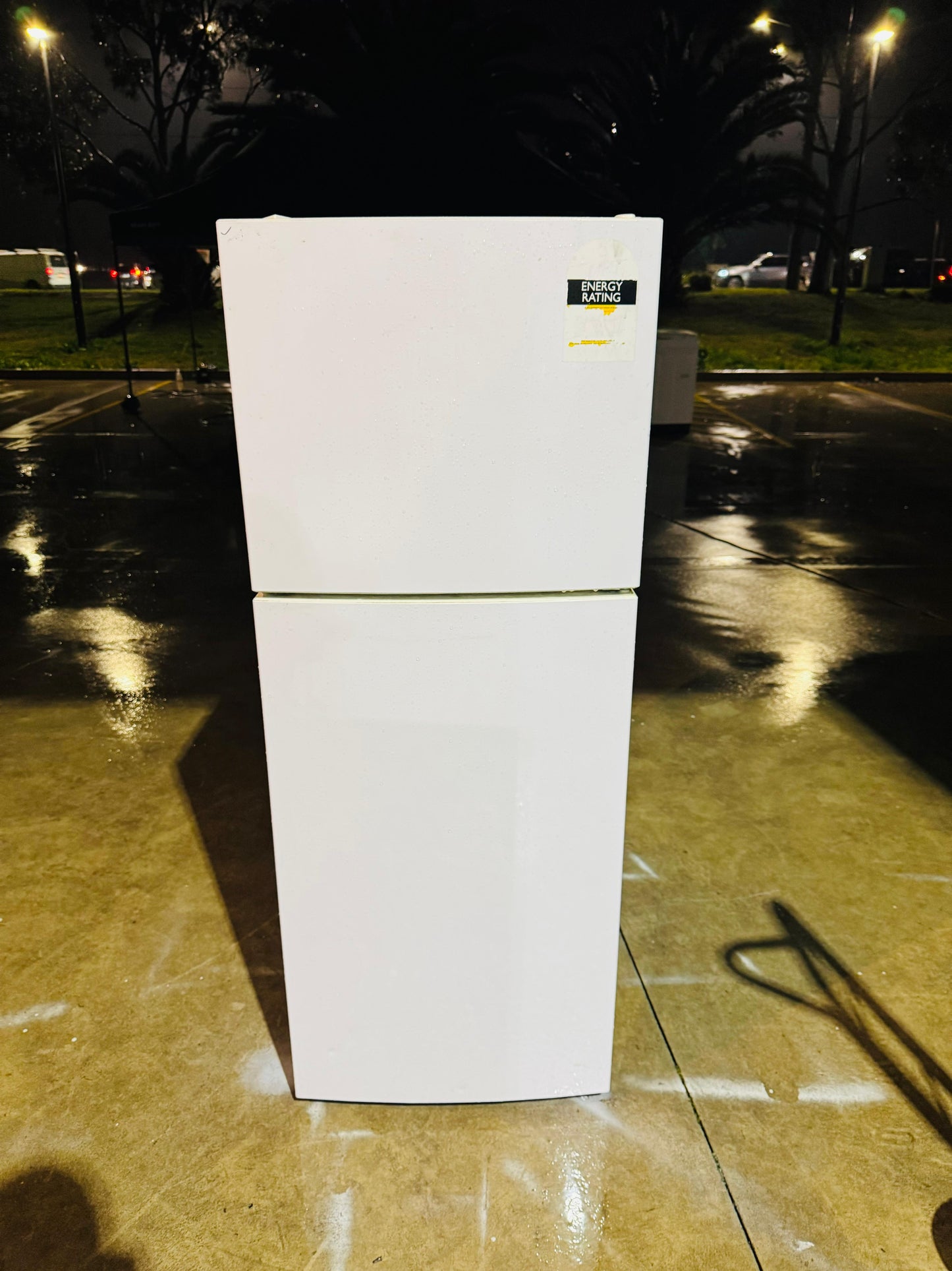 HAIER 224 LITRES FRIDGE FREEZER