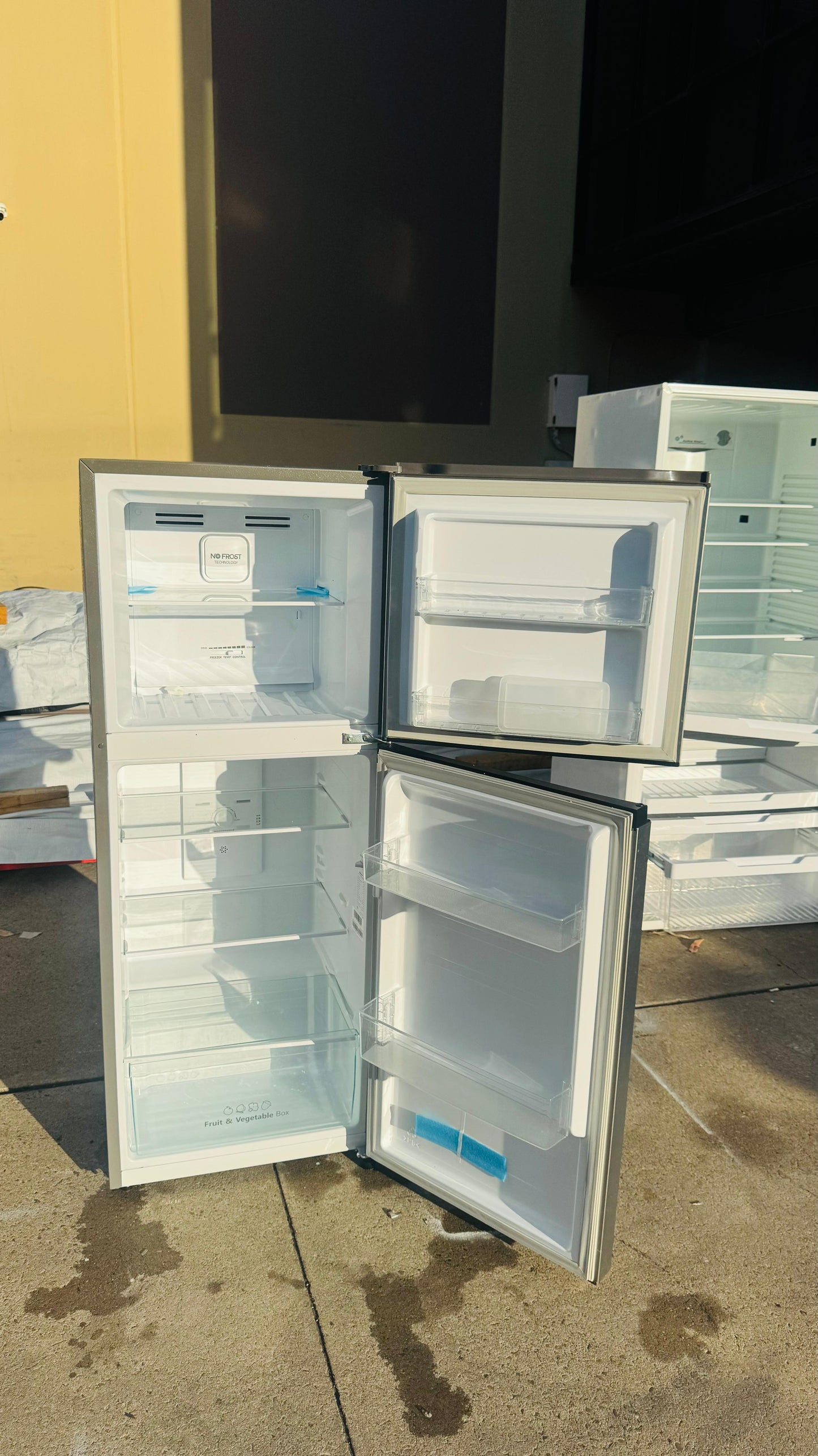 HISENSE 223 LITRES FRIDGE FREEZER