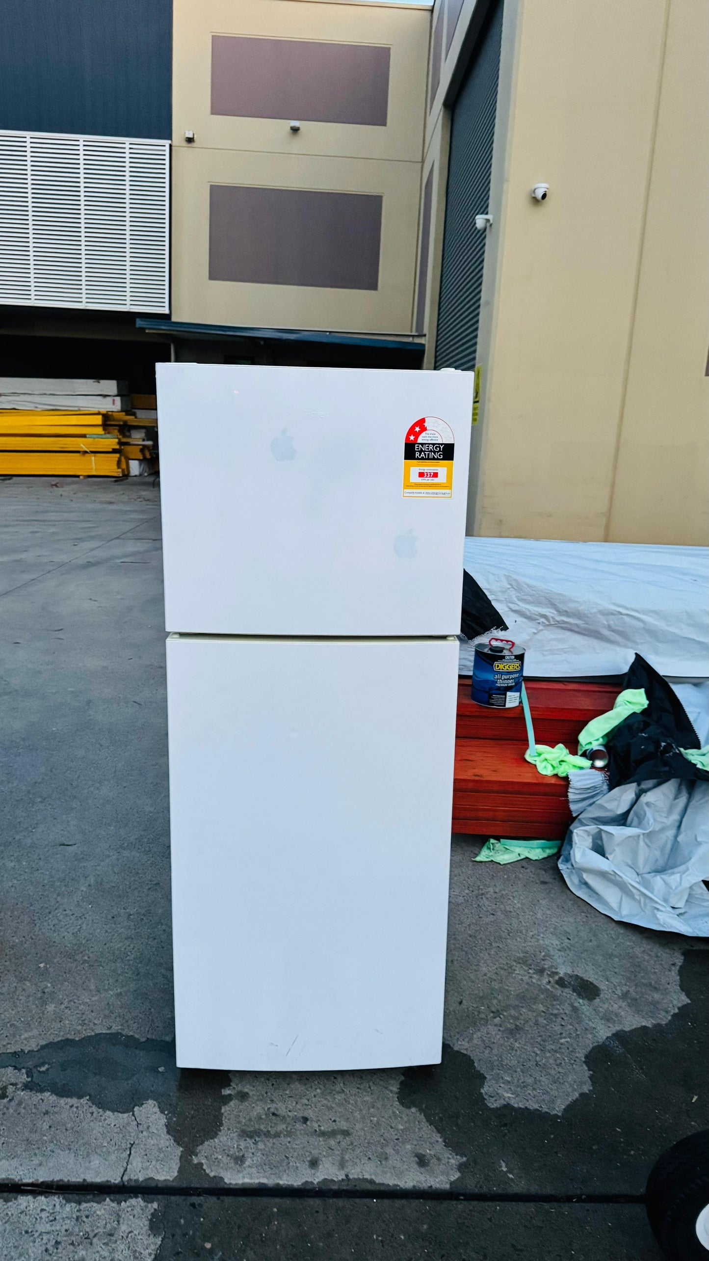 HAIER 224 LITRES FRIDGE FREEZER